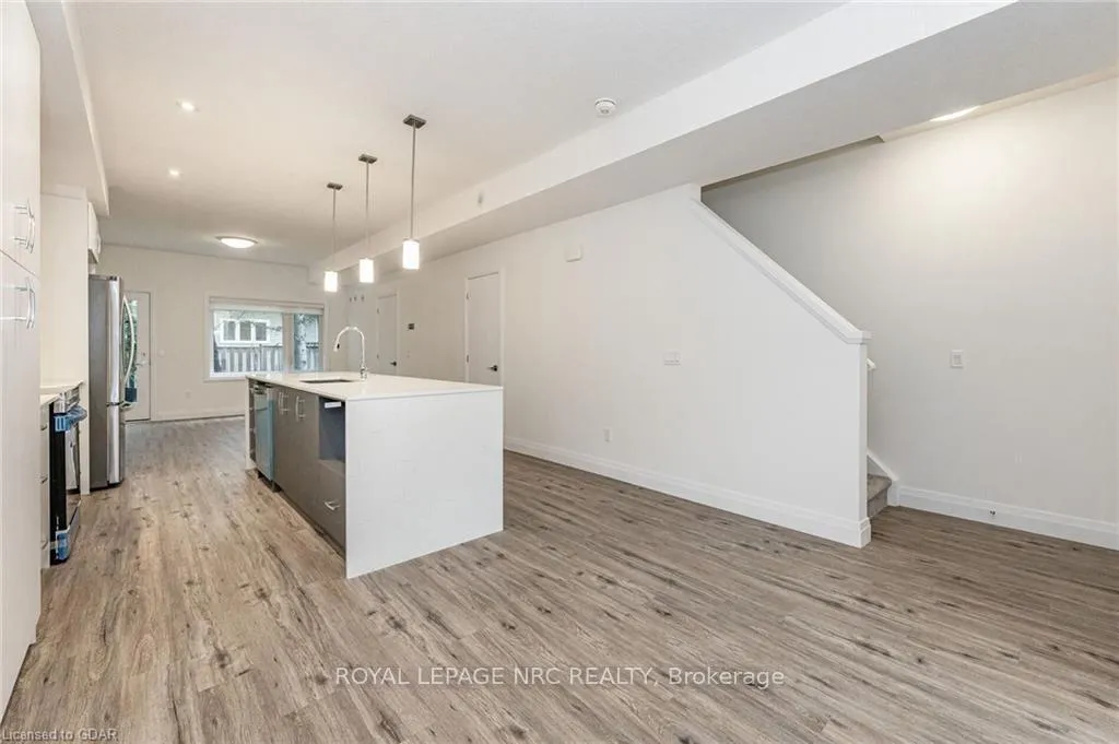 Photo 15 of 47 Lily Lane, Guelph, Clairfields/Hanlon Business Park — HOMEH