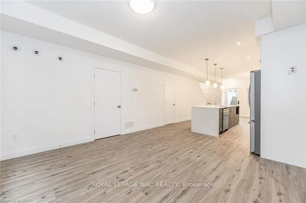 Photo 16 of 47 Lily Lane, Guelph, Clairfields/Hanlon Business Park — HOMEH