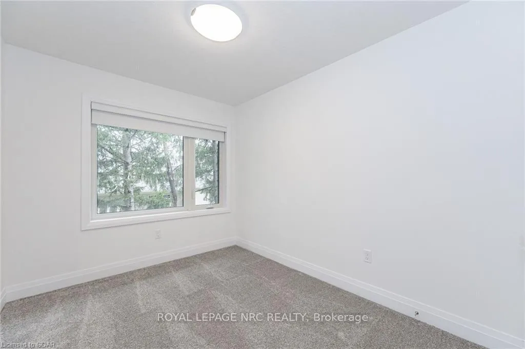 Photo 19 of 47 Lily Lane, Guelph, Clairfields/Hanlon Business Park — HOMEH