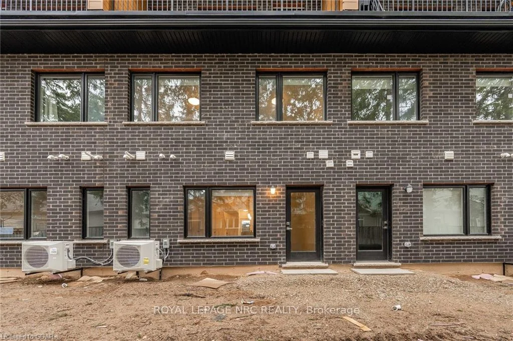Photo 4 of 47 Lily Lane, Guelph, Clairfields/Hanlon Business Park — HOMEH