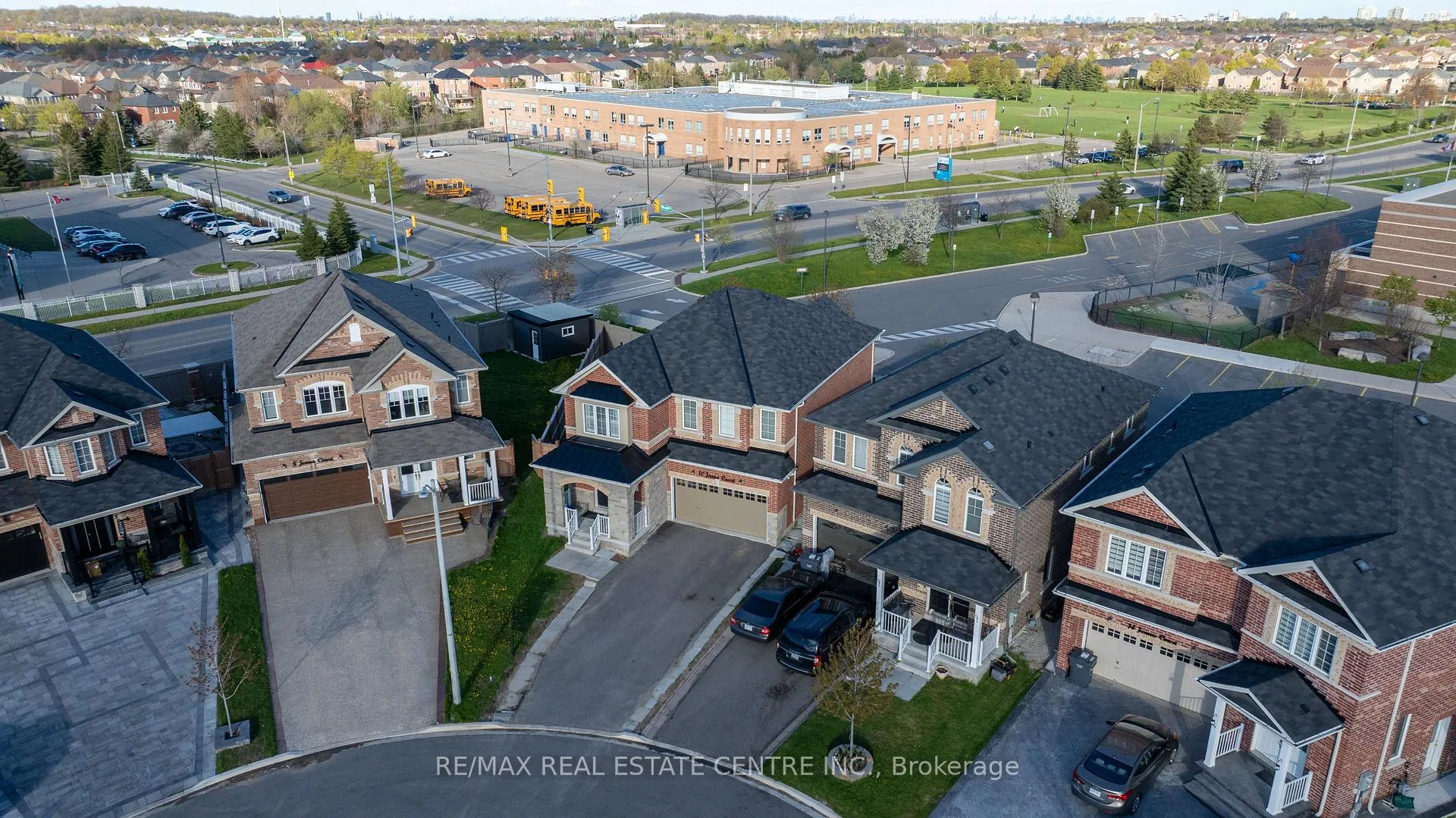 Photo 2 of 10 Jenna Court, Brampton, Sandringham-Wellington — HOMEH