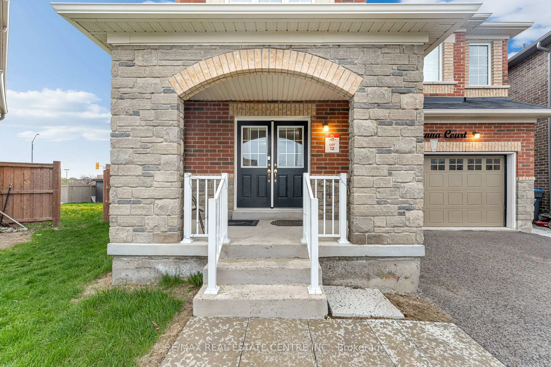 Photo 3 of 10 Jenna Court, Brampton, Sandringham-Wellington — HOMEH