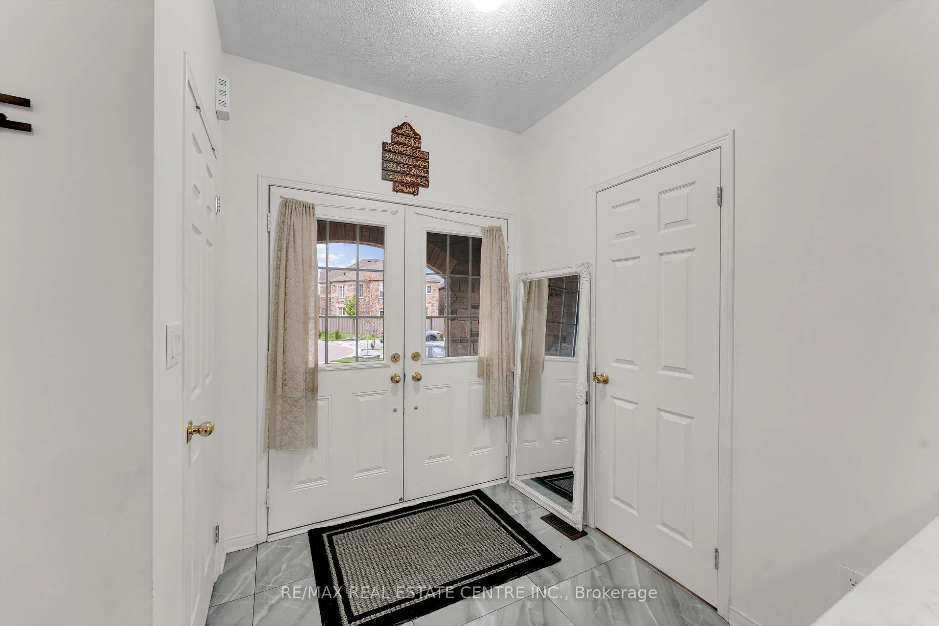 Photo 4 of 10 Jenna Court, Brampton, Sandringham-Wellington — HOMEH