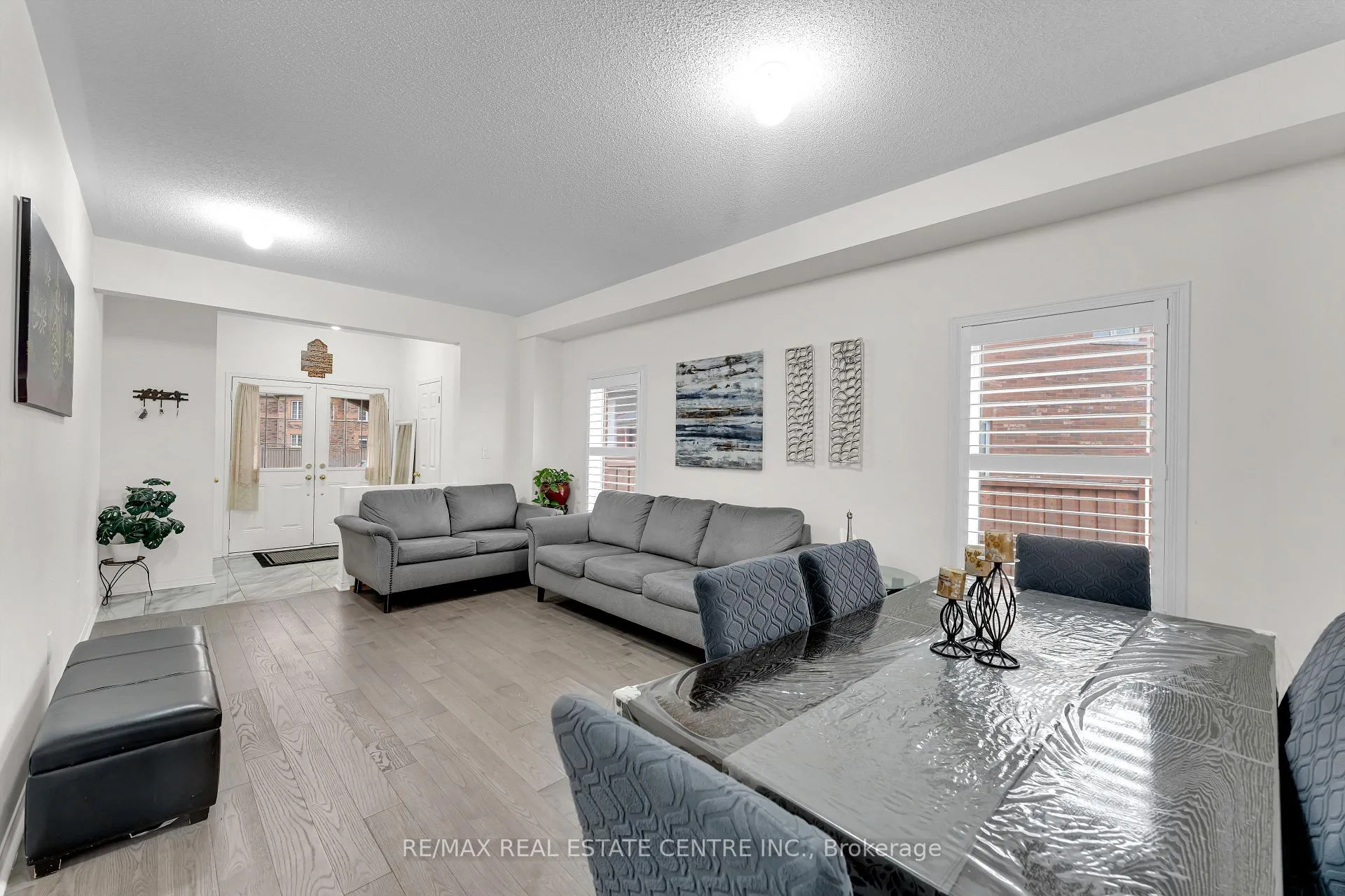 Photo 7 of 10 Jenna Court, Brampton, Sandringham-Wellington — HOMEH