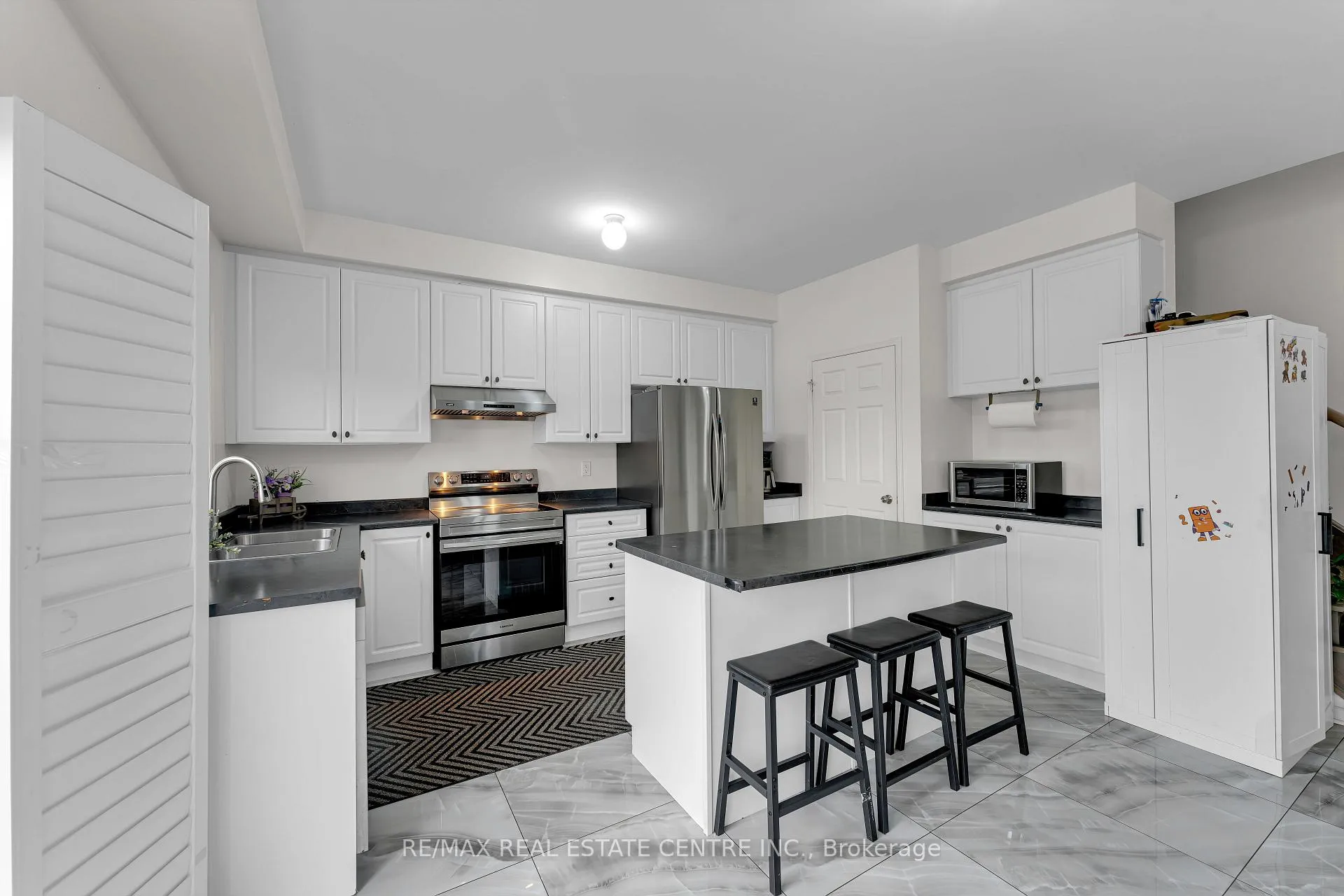 Photo 11 of 10 Jenna Court, Brampton, Sandringham-Wellington — HOMEH