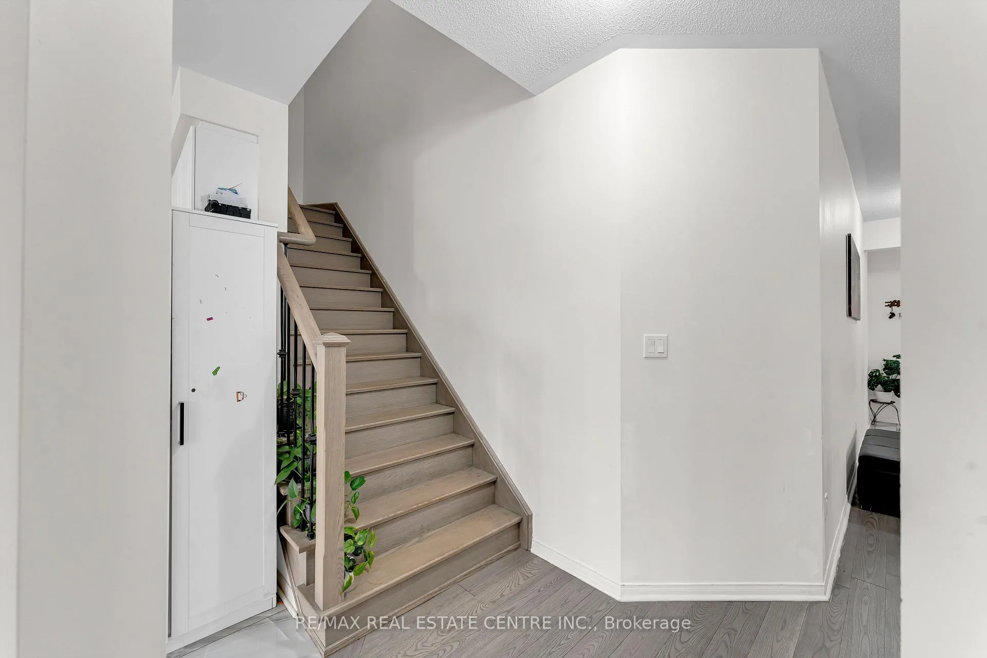Photo 14 of 10 Jenna Court, Brampton, Sandringham-Wellington — HOMEH