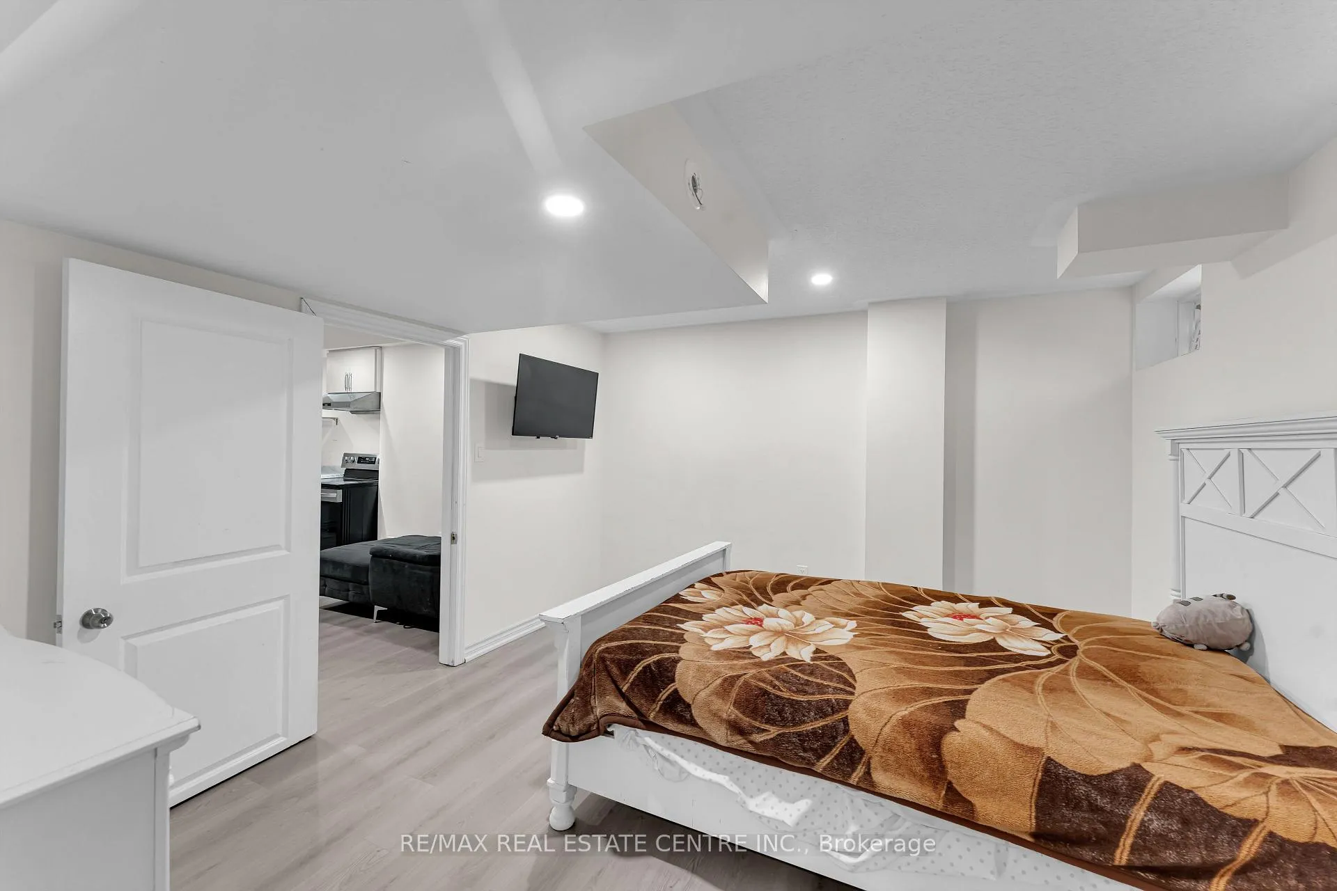 Photo 30 of 10 Jenna Court, Brampton, Sandringham-Wellington — HOMEH