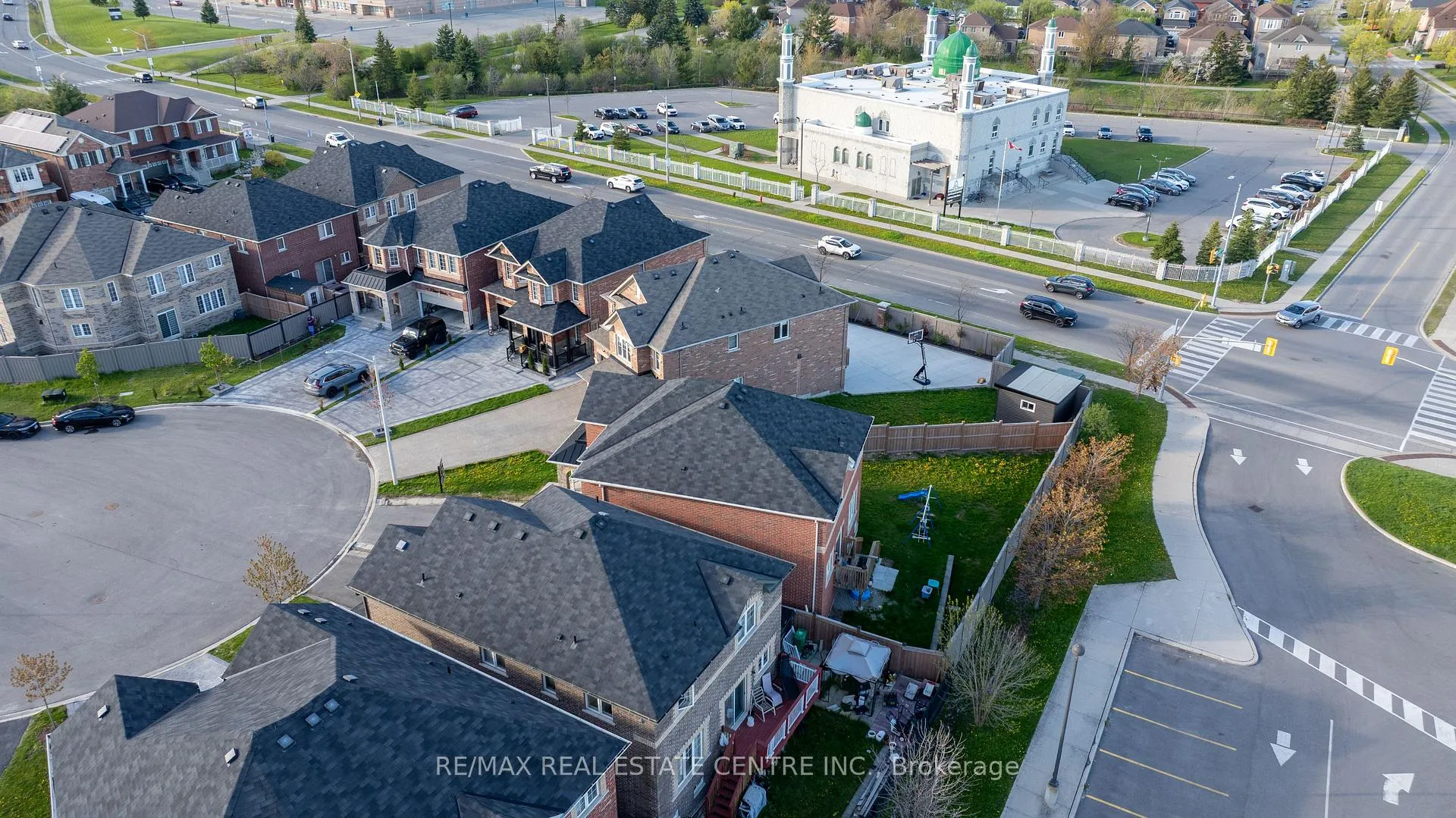 Photo 34 of 10 Jenna Court, Brampton, Sandringham-Wellington — HOMEH