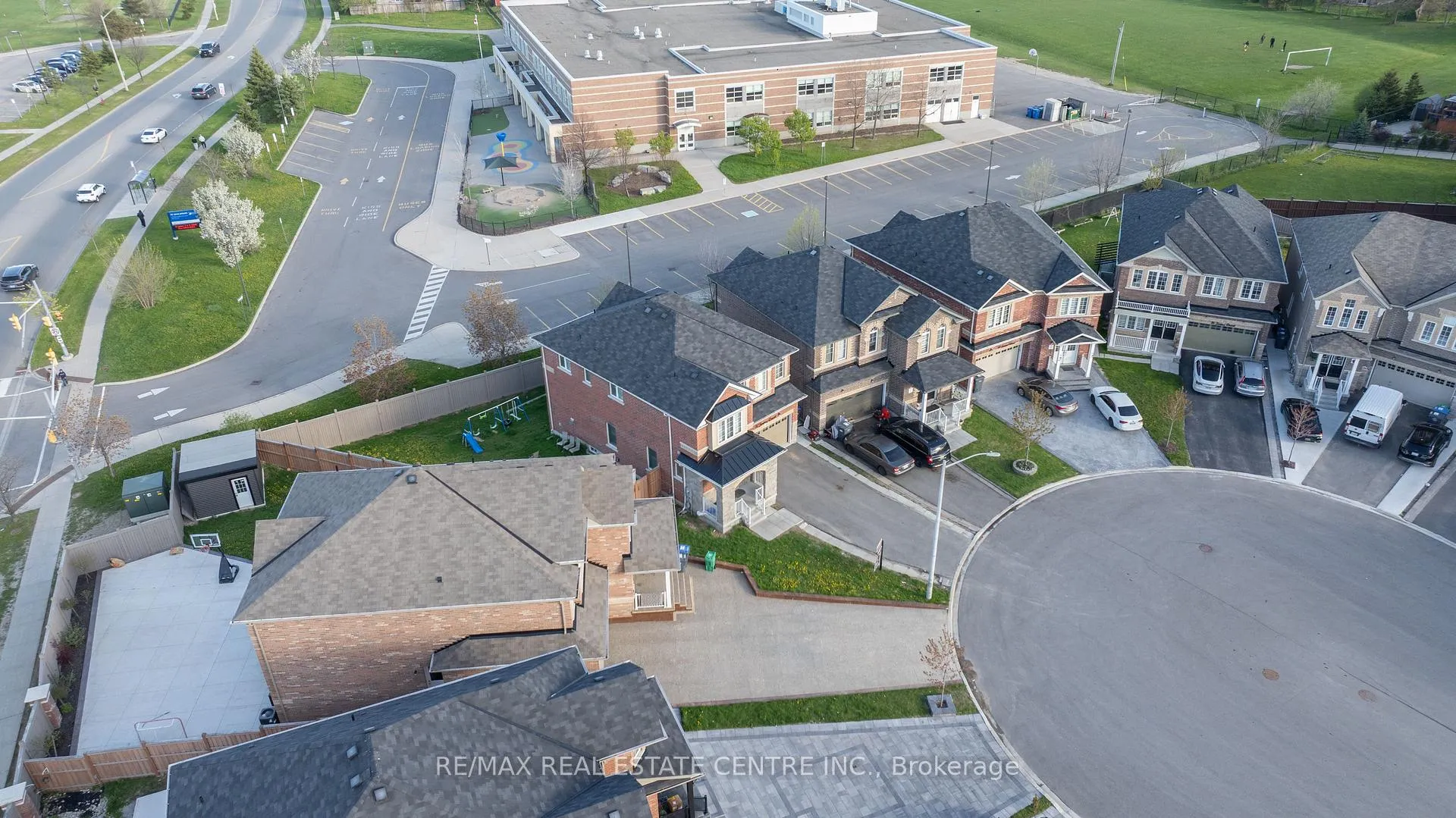 Photo 35 of 10 Jenna Court, Brampton, Sandringham-Wellington — HOMEH