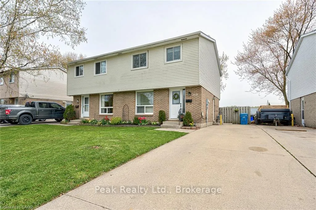 Photo 4 of 105 Maple Avenue, Stratford — HOMEH