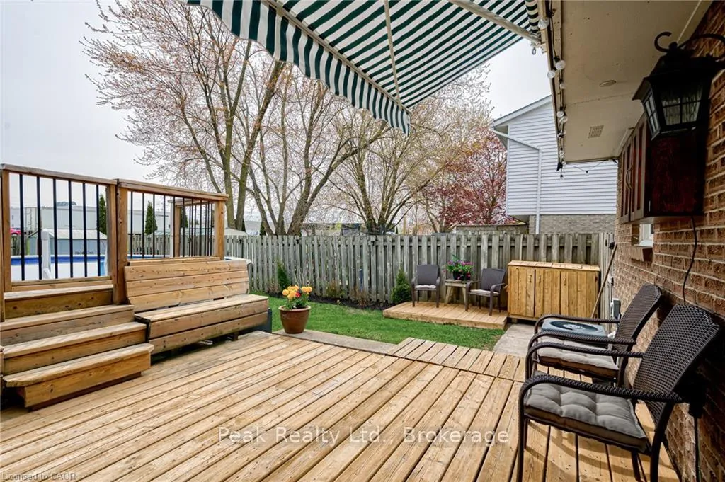 Photo 5 of 105 Maple Avenue, Stratford — HOMEH