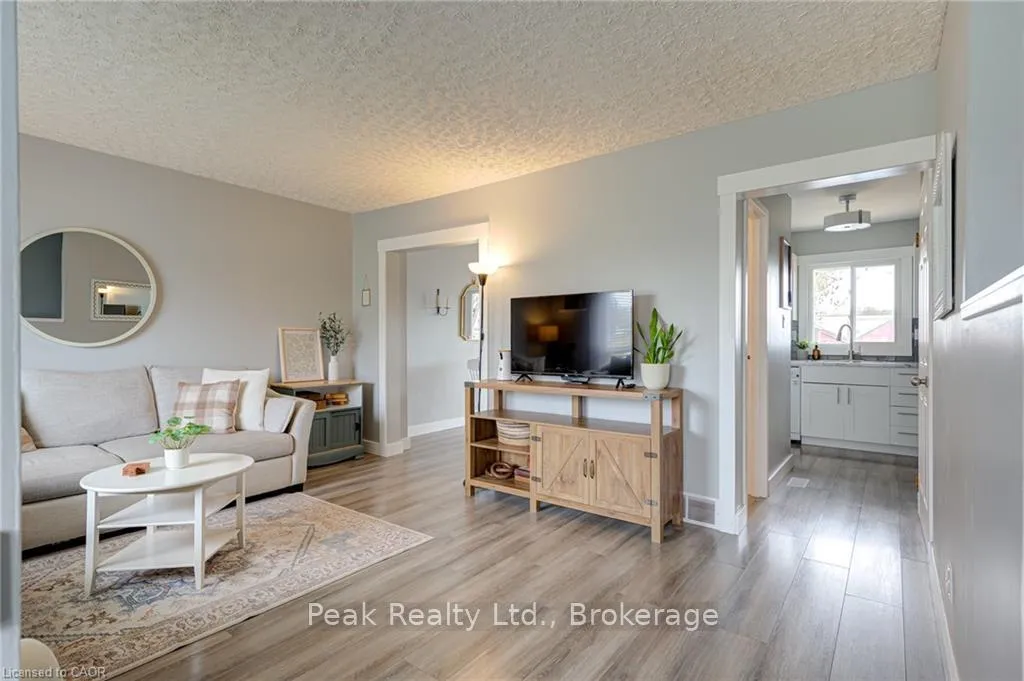 Photo 12 of 105 Maple Avenue, Stratford — HOMEH