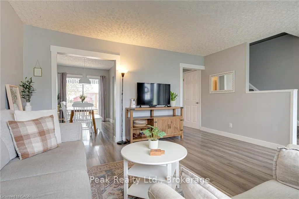 Photo 15 of 105 Maple Avenue, Stratford — HOMEH