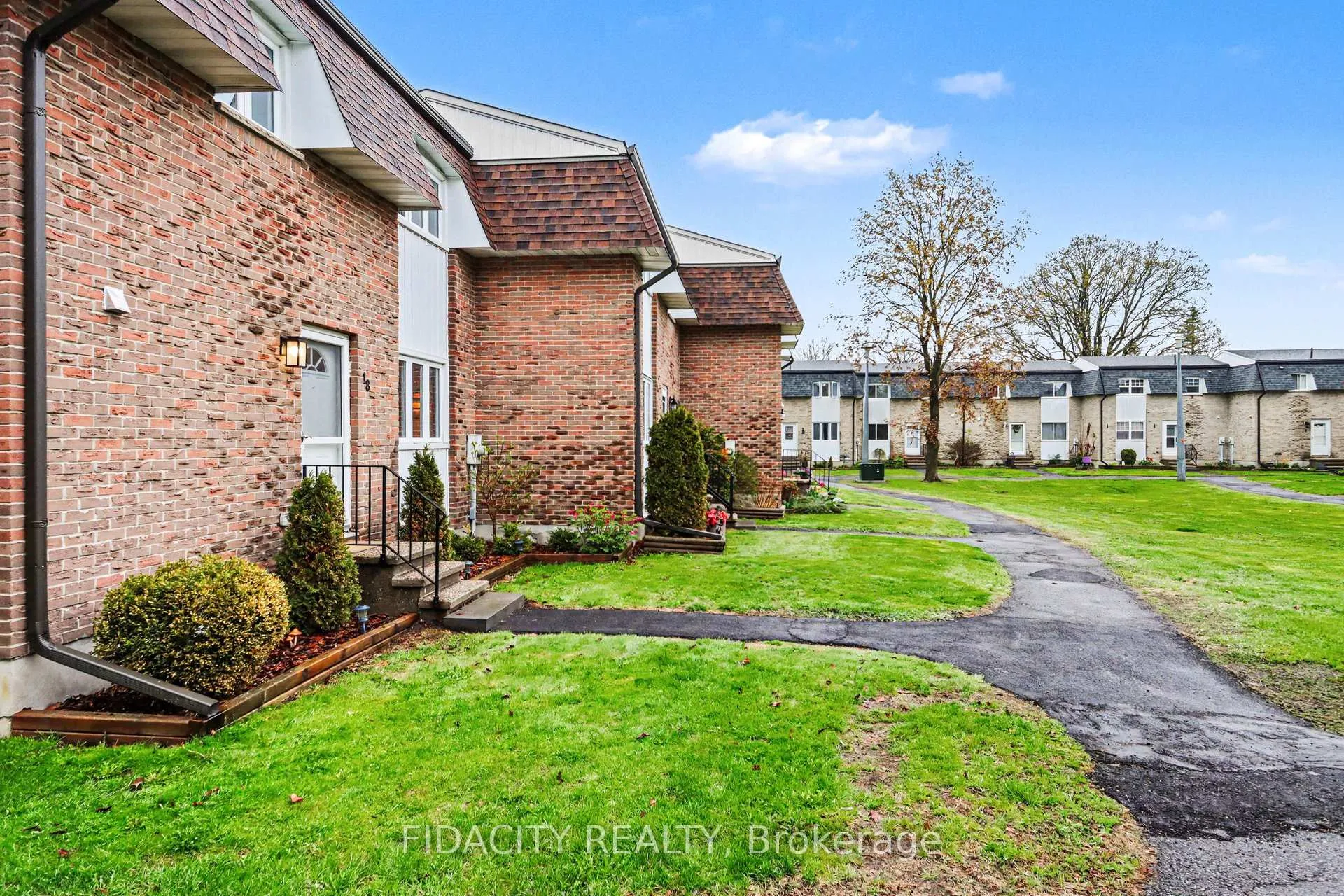 Photo 3 of Unit 18, 68 King Street, Ottawa, Richmond — HOMEH