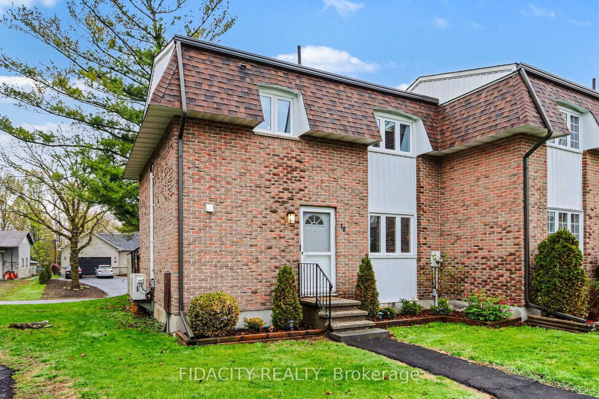 Photo 4 of Unit 18, 68 King Street, Ottawa, Richmond — HOMEH