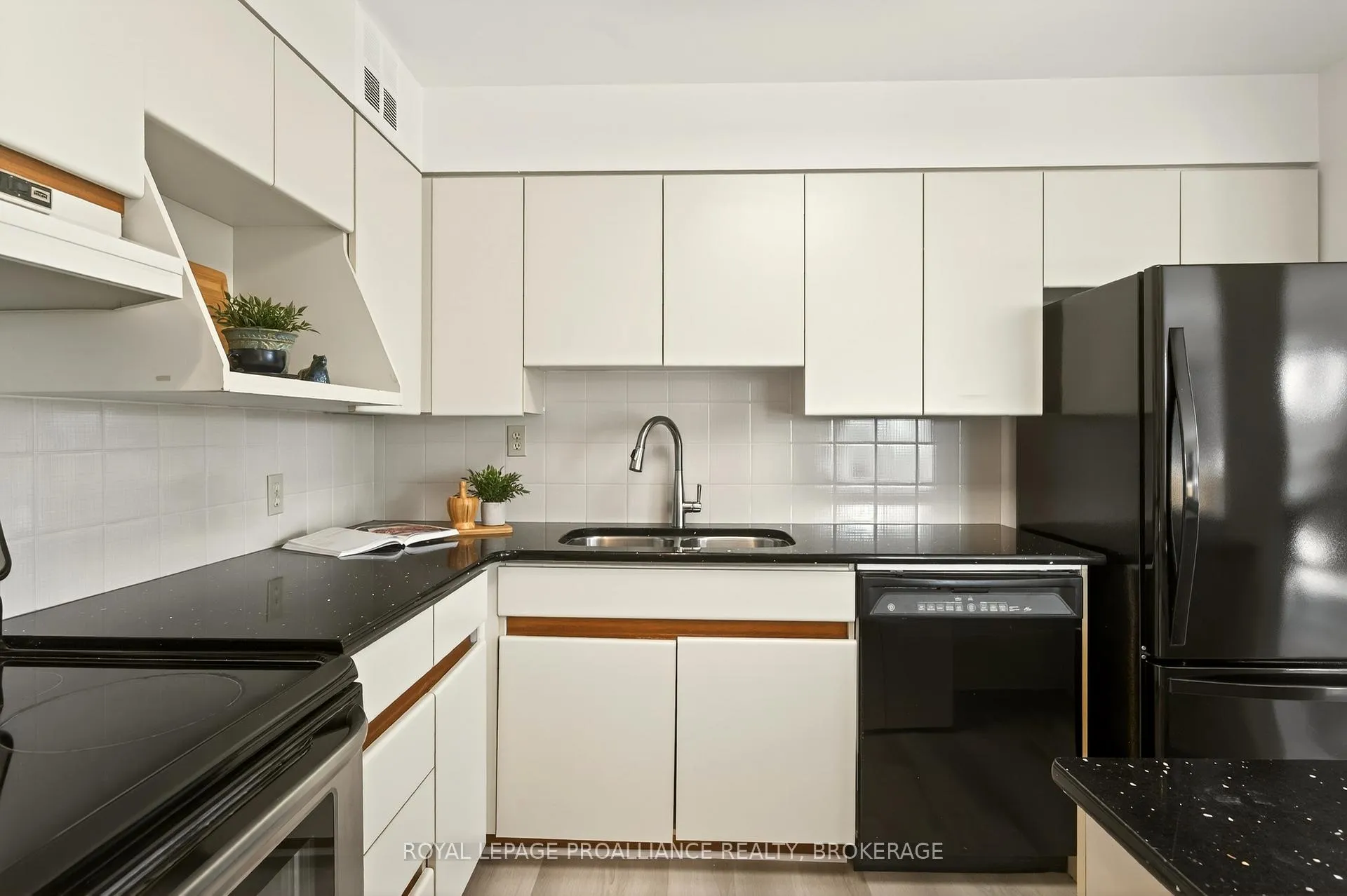 Photo 22 of Unit 503, 115 Barrett Court, Kingston, Kingston East (Incl Barret Crt) — HOMEH