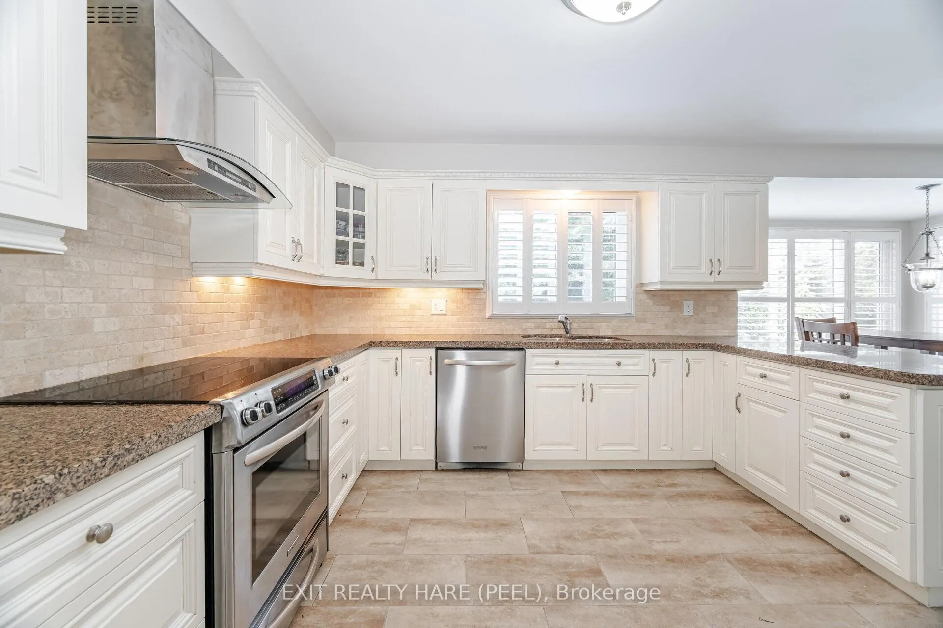 Photo 10 of 60 Esker Drive, Brampton, Heart Lake East — HOMEH