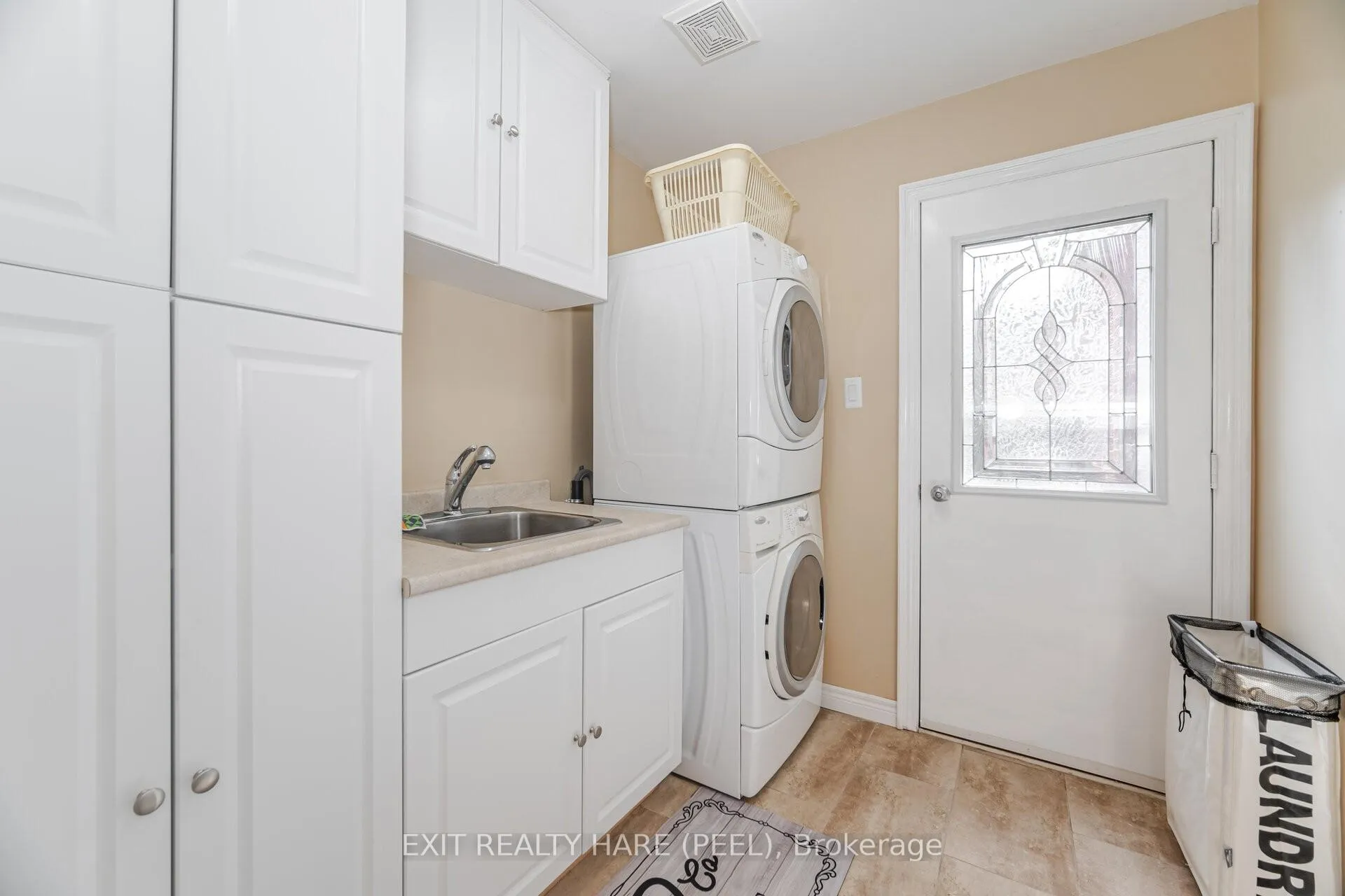 Photo 17 of 60 Esker Drive, Brampton, Heart Lake East — HOMEH