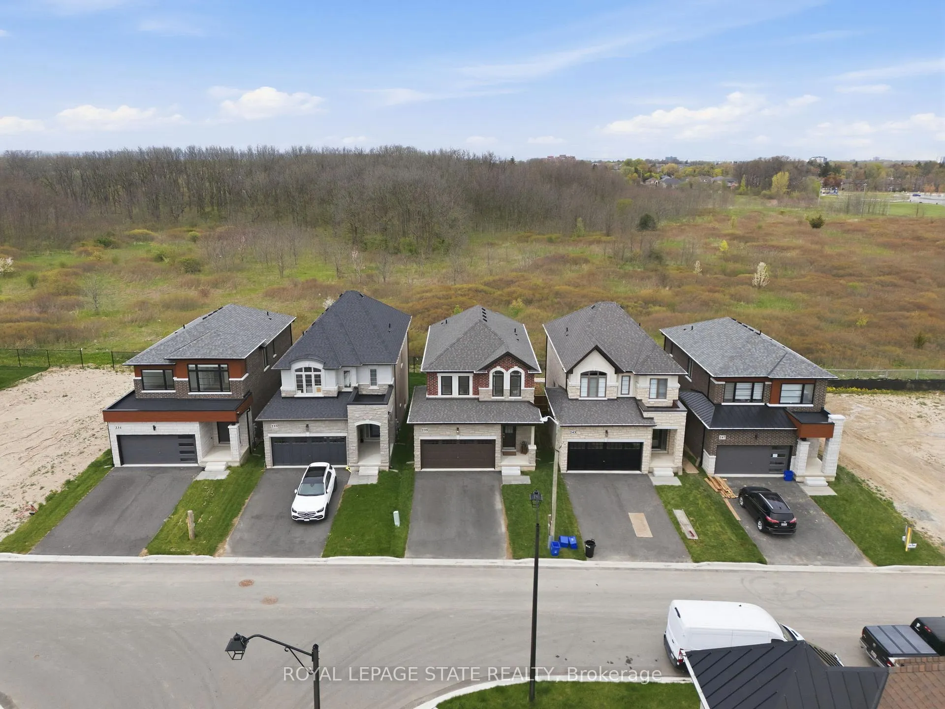 Photo 4 of 239 Alessio Drive, Hamilton, Sheldon — HOMEH
