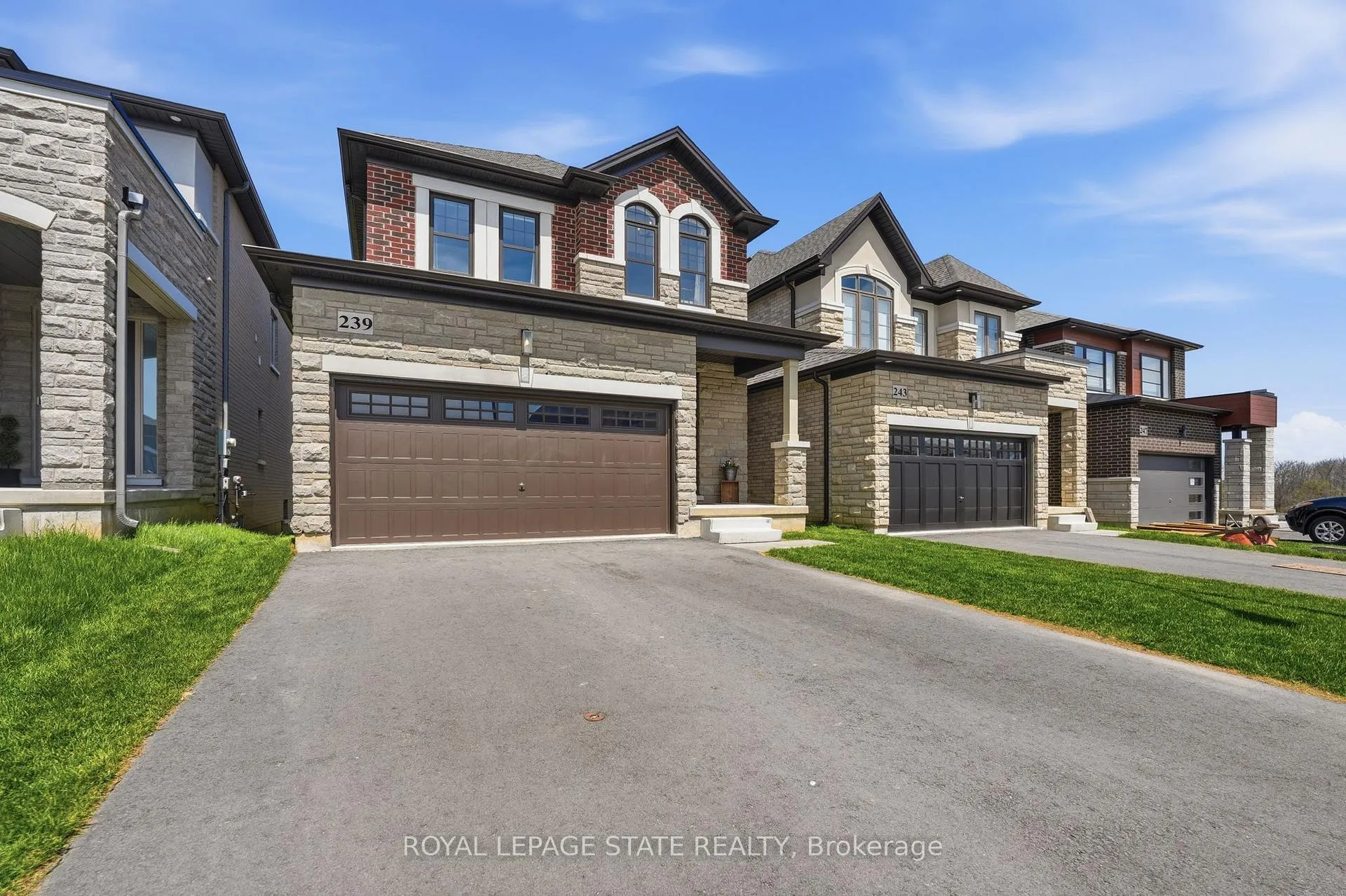 Photo 5 of 239 Alessio Drive, Hamilton, Sheldon — HOMEH