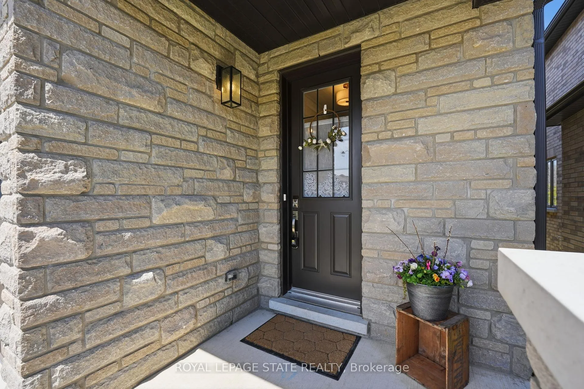 Photo 7 of 239 Alessio Drive, Hamilton, Sheldon — HOMEH
