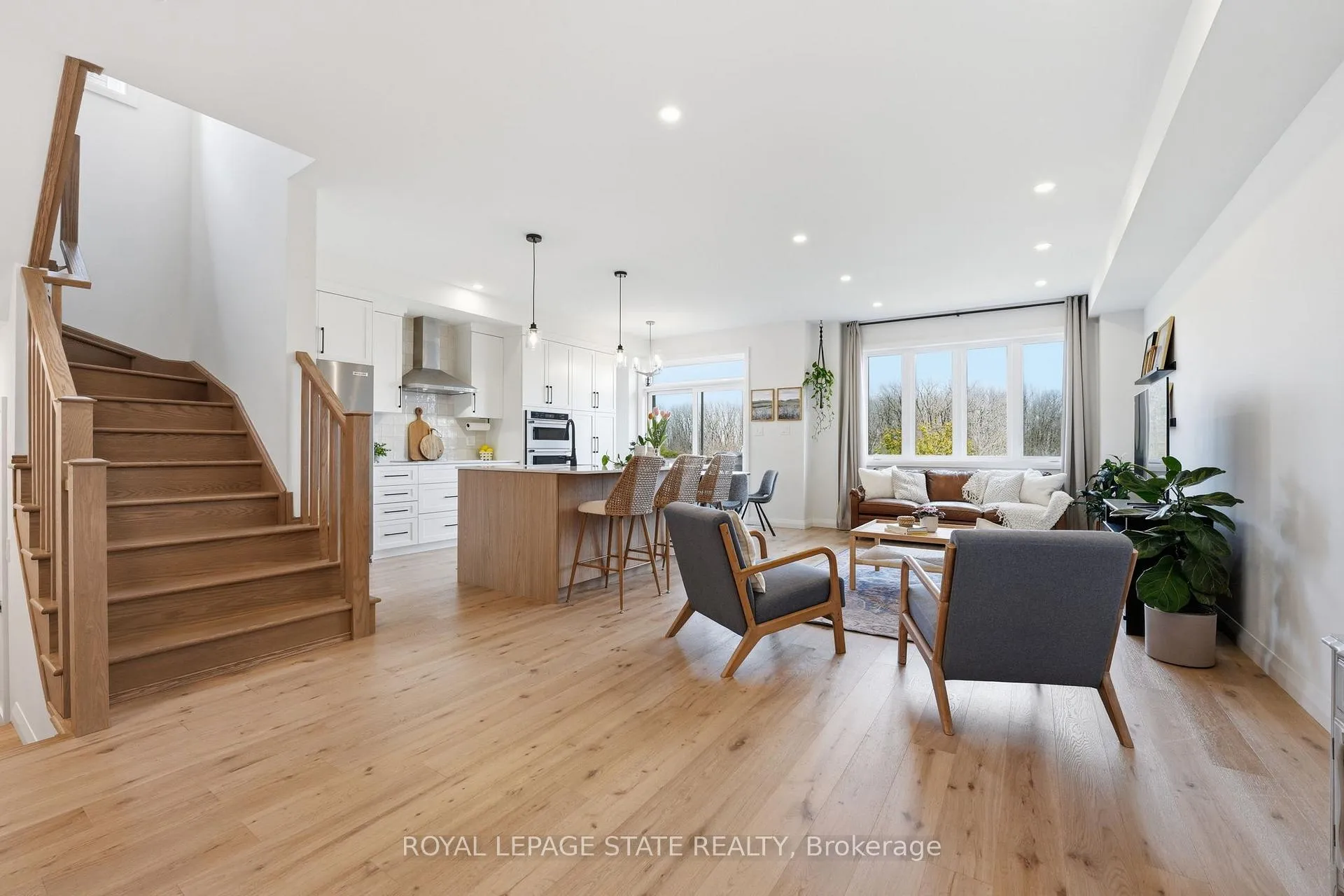 Photo 10 of 239 Alessio Drive, Hamilton, Sheldon — HOMEH