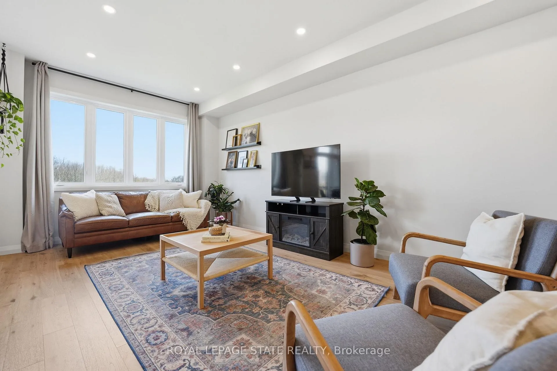 Photo 11 of 239 Alessio Drive, Hamilton, Sheldon — HOMEH