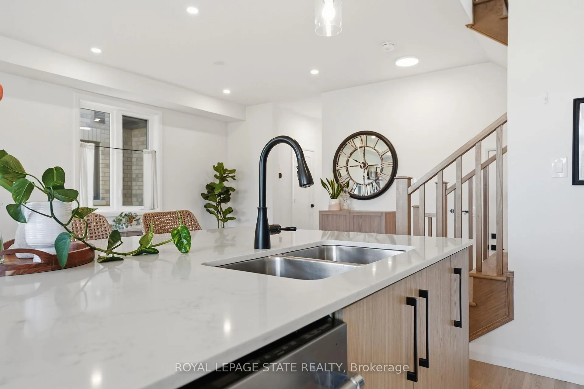 Photo 17 of 239 Alessio Drive, Hamilton, Sheldon — HOMEH