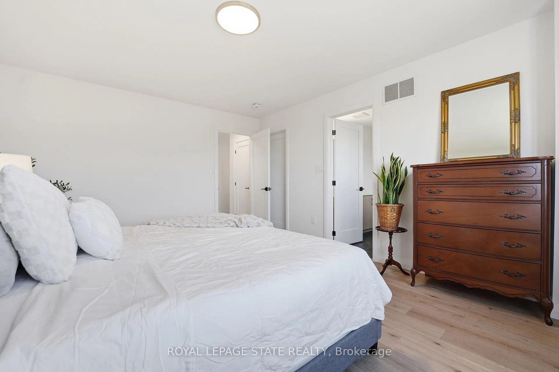 Photo 25 of 239 Alessio Drive, Hamilton, Sheldon — HOMEH