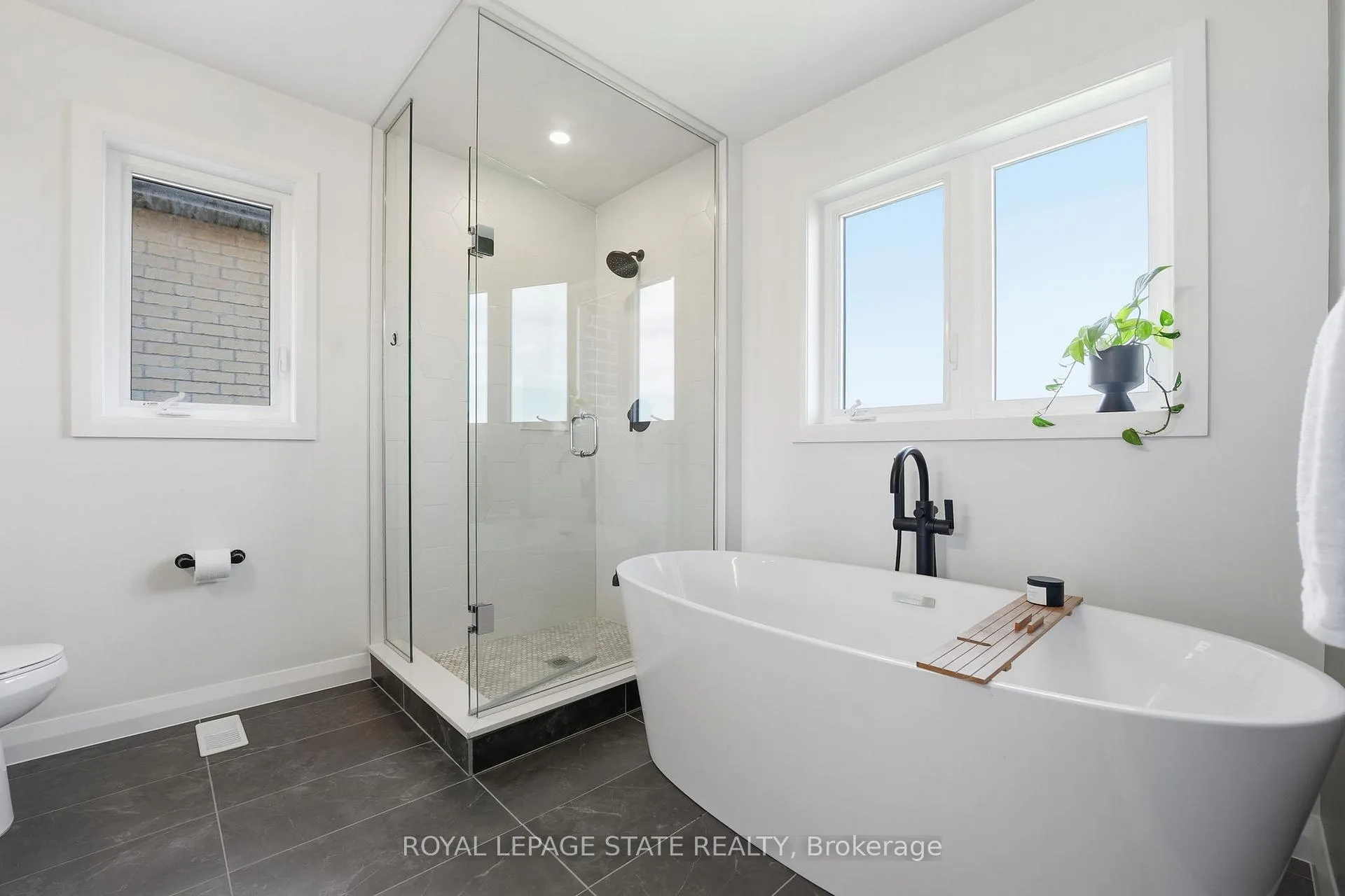 Photo 26 of 239 Alessio Drive, Hamilton, Sheldon — HOMEH