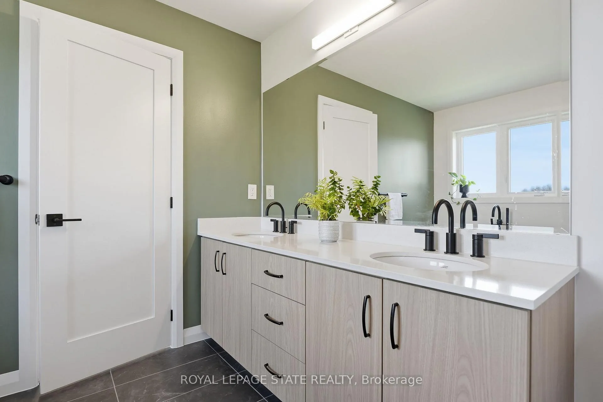 Photo 27 of 239 Alessio Drive, Hamilton, Sheldon — HOMEH