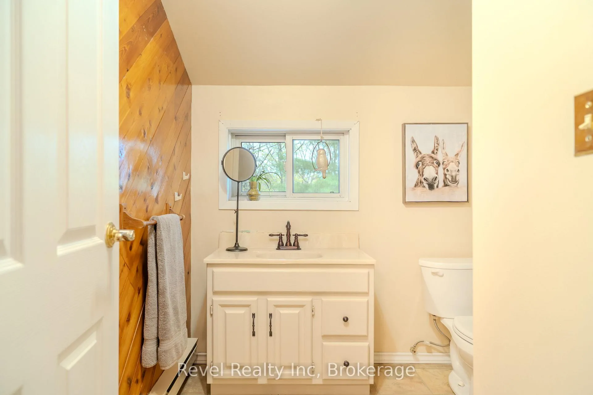 Photo 10 of 14 Swallow Road, McDougall — HOMEH