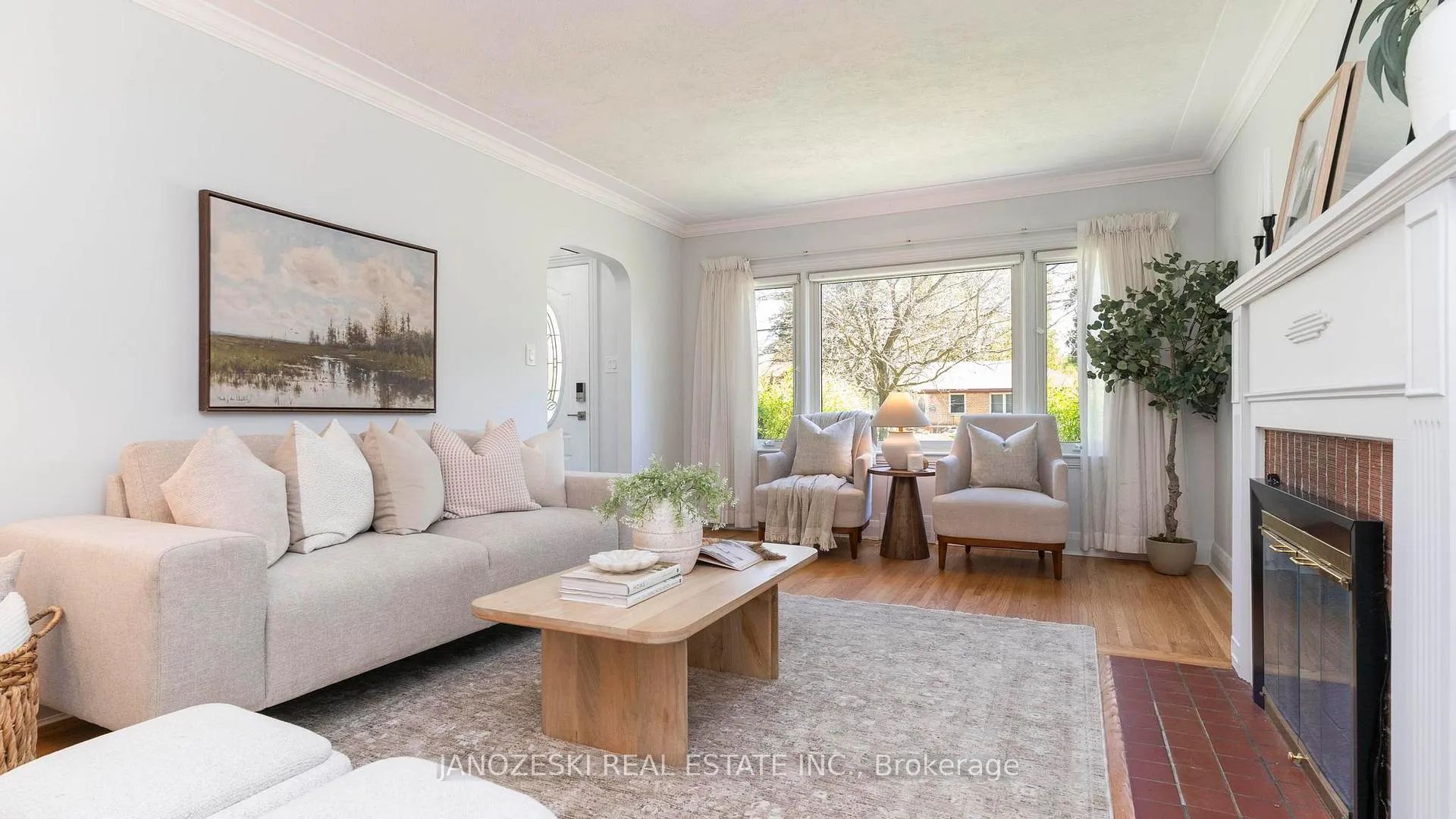 Photo 4 of 401 Boler Road, London, South B — HOMEH