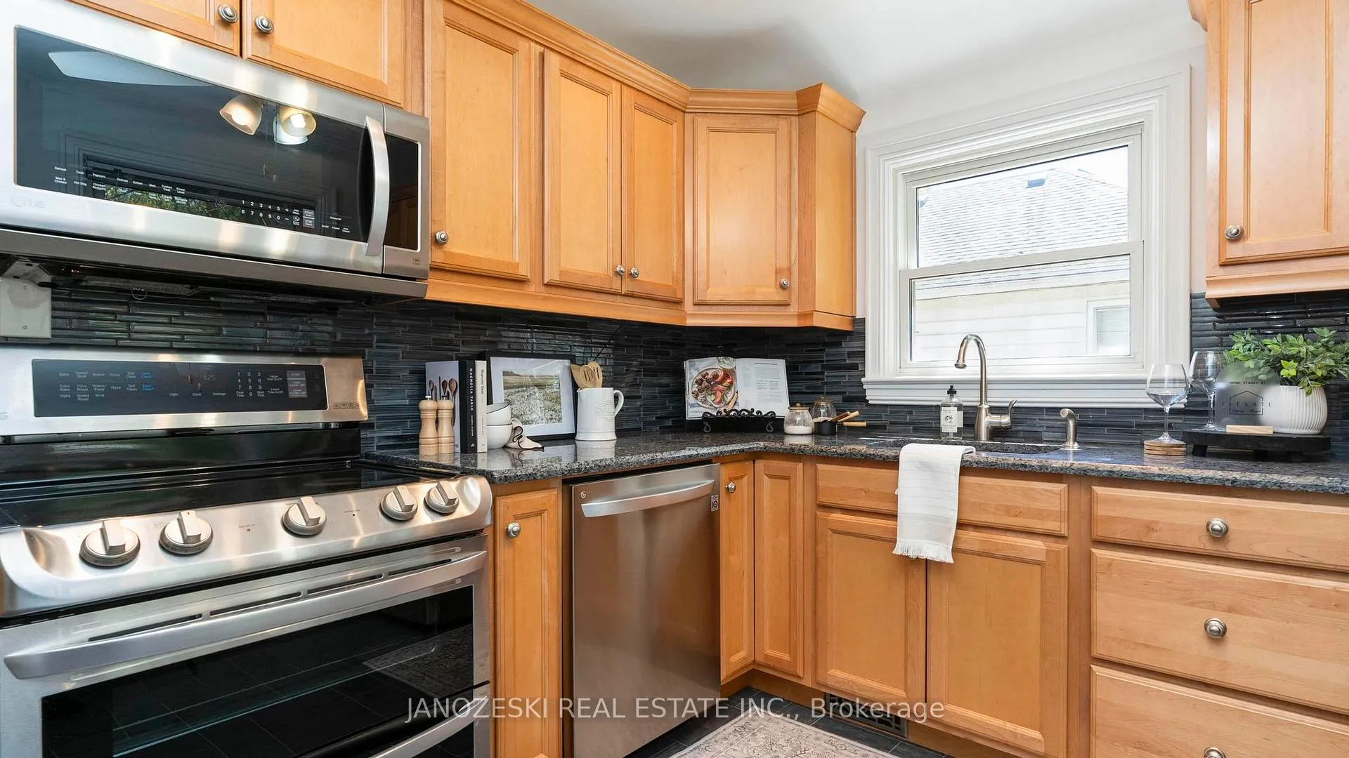 Photo 10 of 401 Boler Road, London, South B — HOMEH