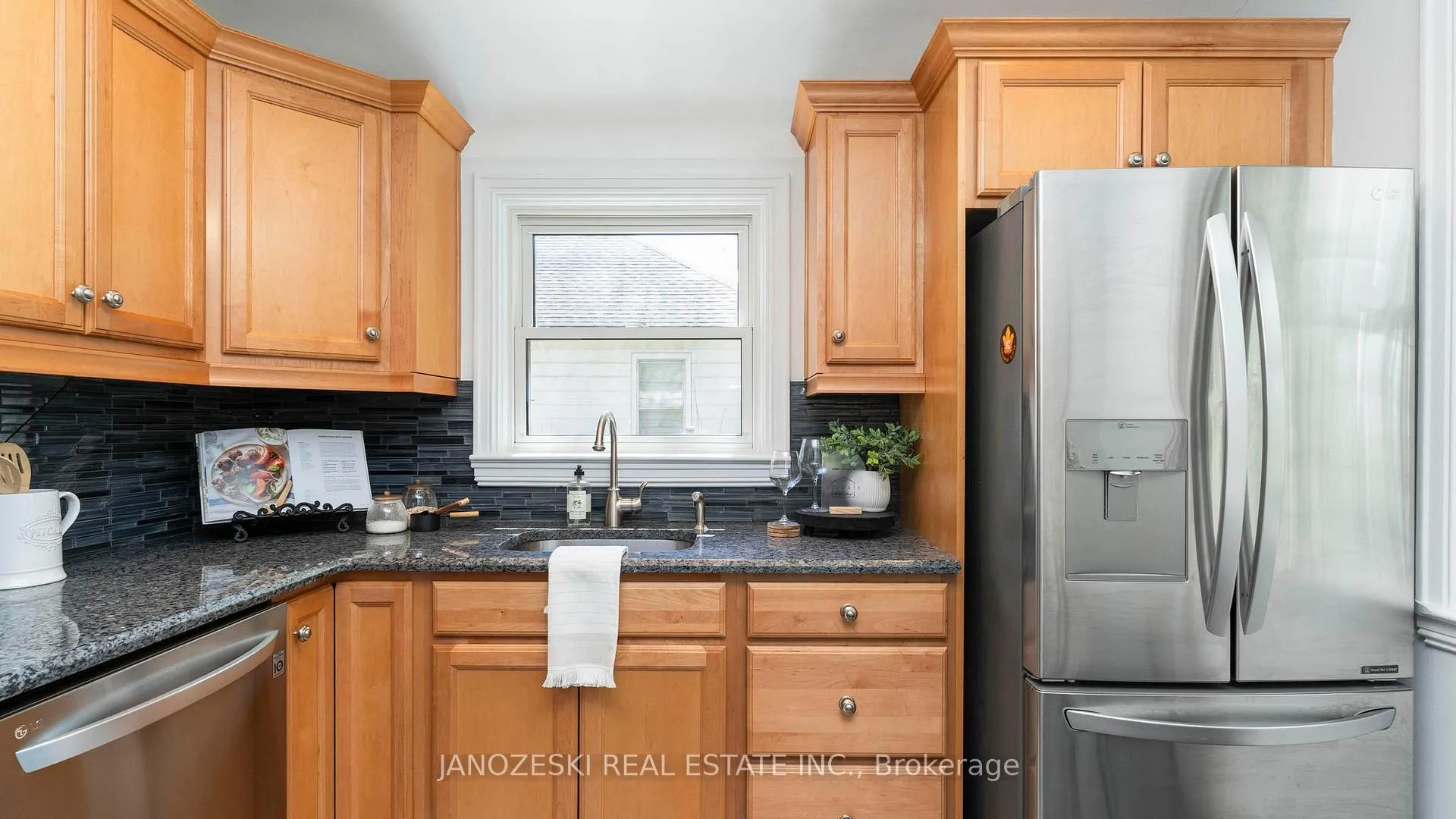 Photo 11 of 401 Boler Road, London, South B — HOMEH