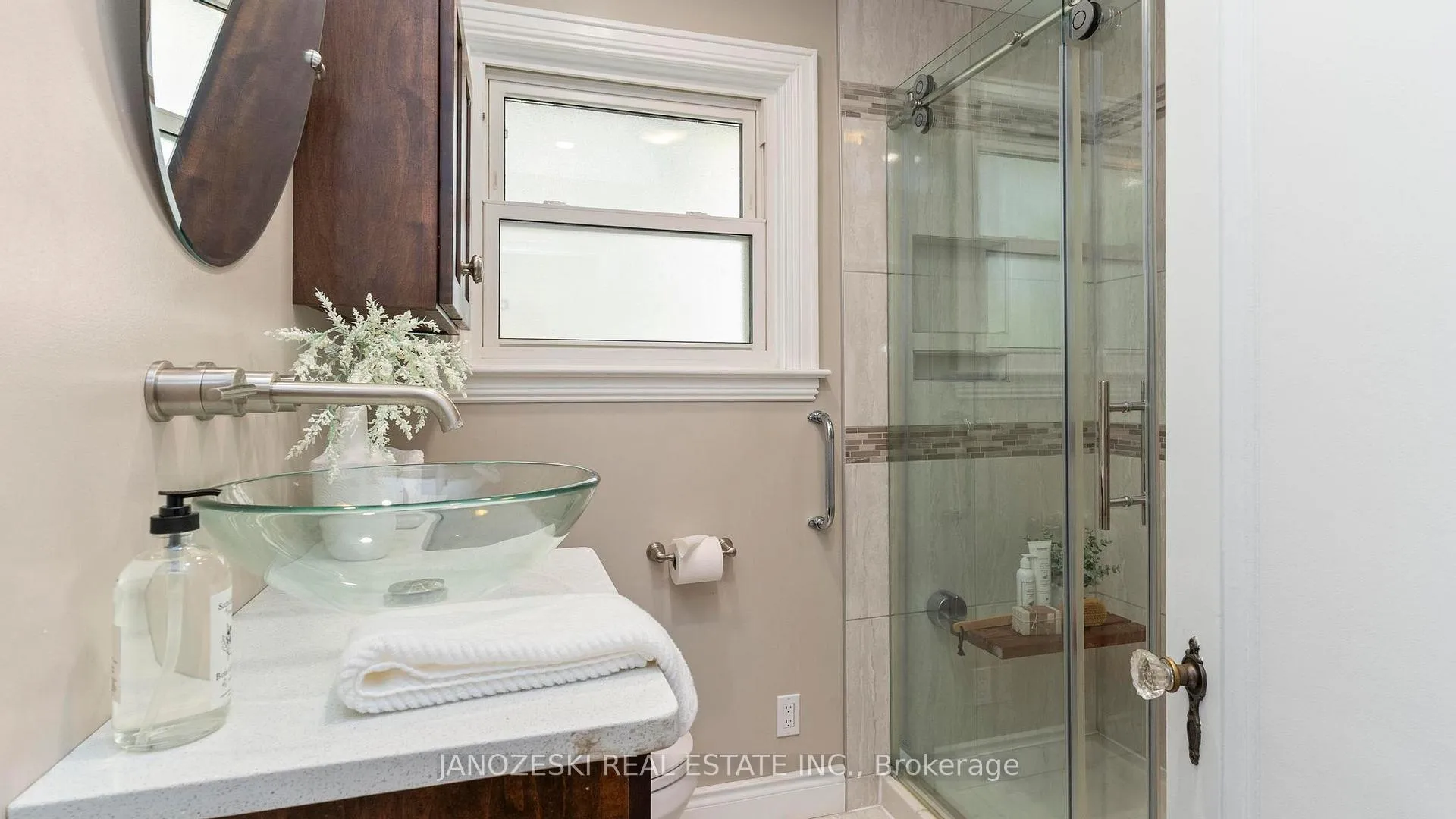 Photo 13 of 401 Boler Road, London, South B — HOMEH
