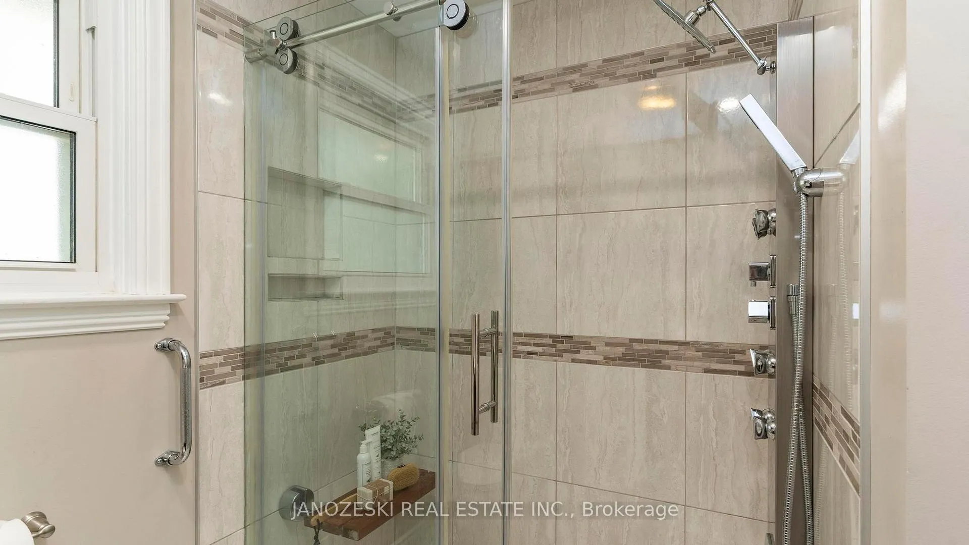 Photo 14 of 401 Boler Road, London, South B — HOMEH
