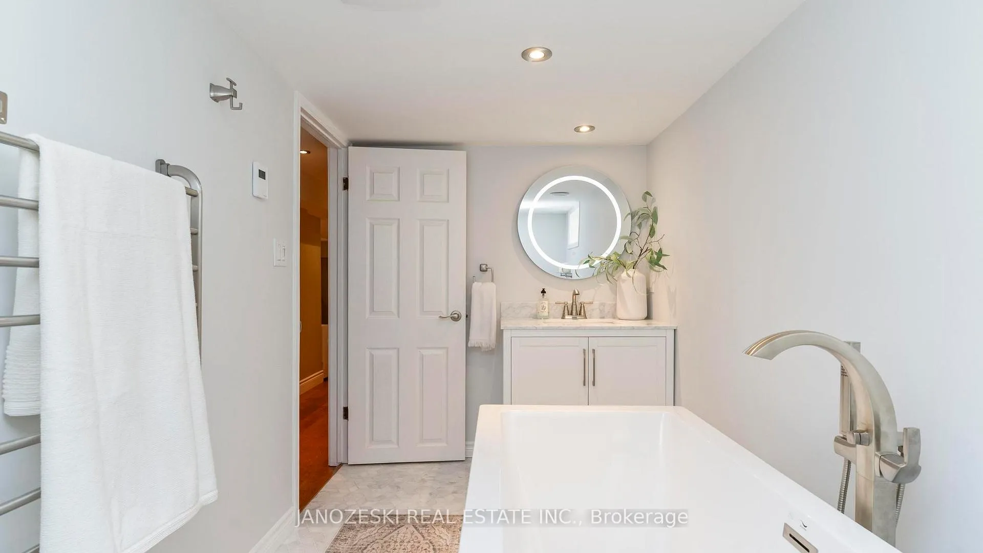 Photo 18 of 401 Boler Road, London, South B — HOMEH