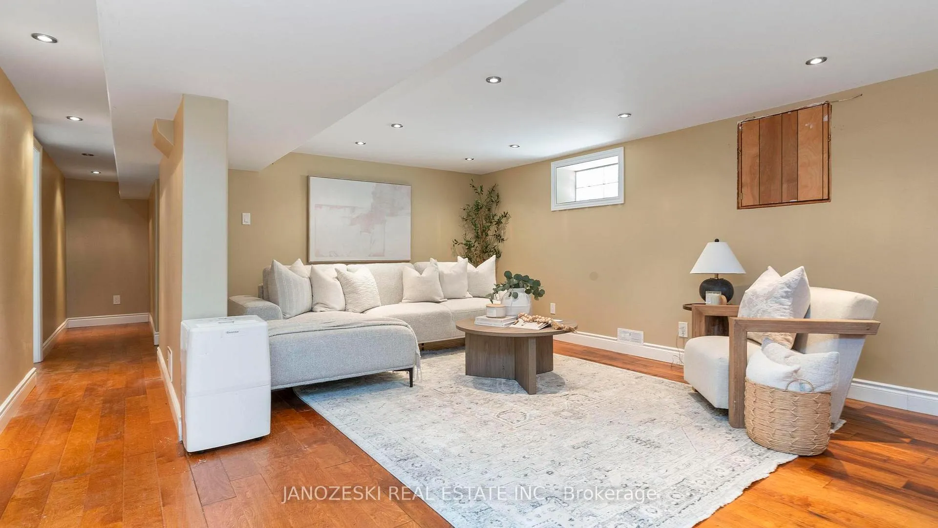 Photo 19 of 401 Boler Road, London, South B — HOMEH