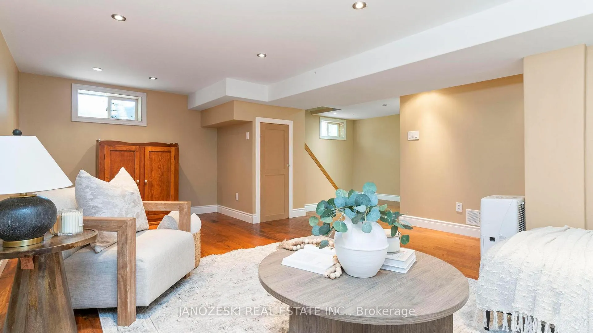 Photo 21 of 401 Boler Road, London, South B — HOMEH