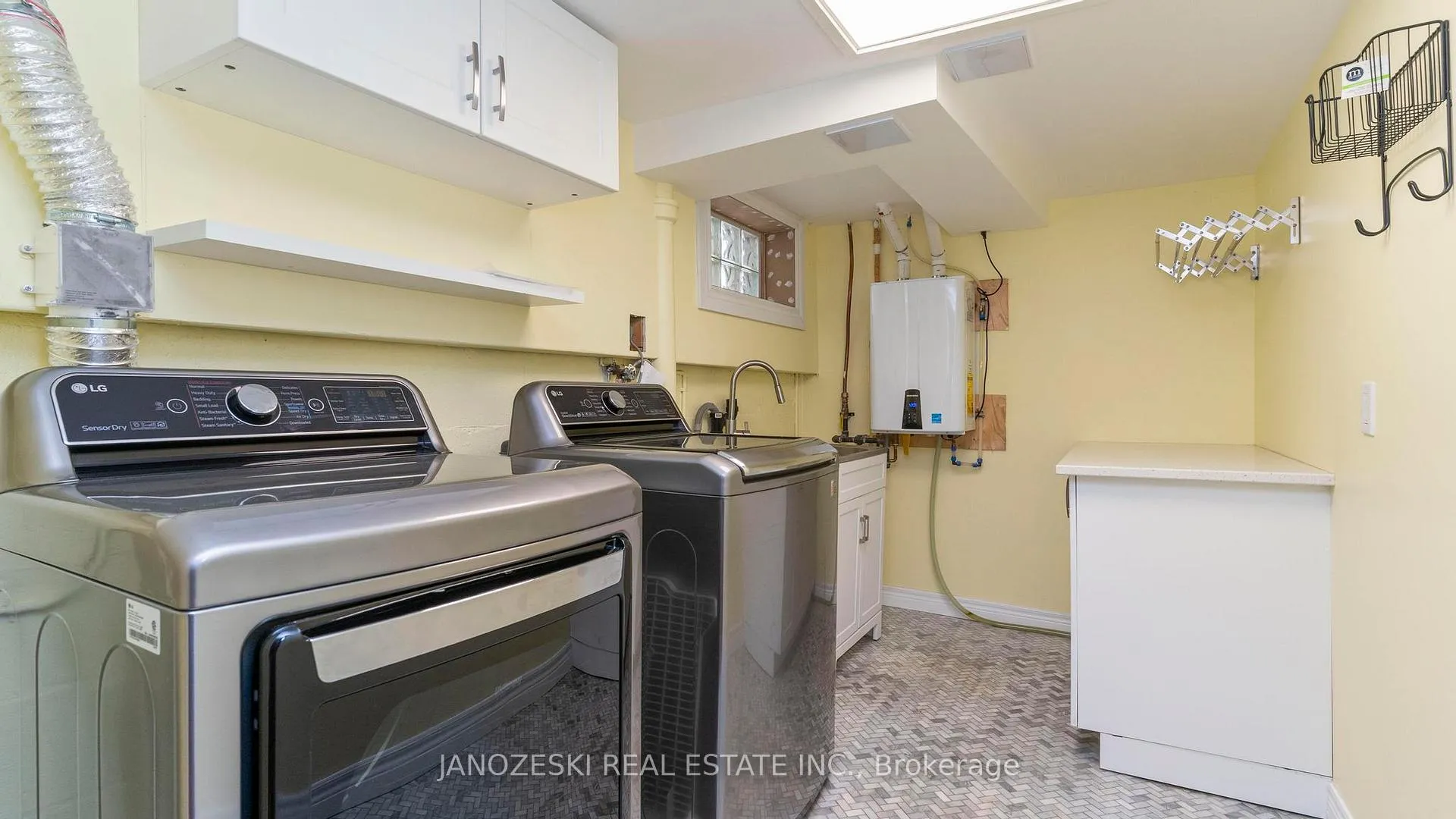 Photo 22 of 401 Boler Road, London, South B — HOMEH