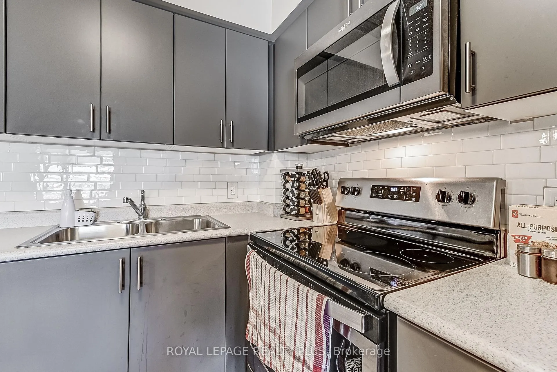 Photo 13 of Unit 708, 716 Main Street E, Milton, Timberlea — HOMEH