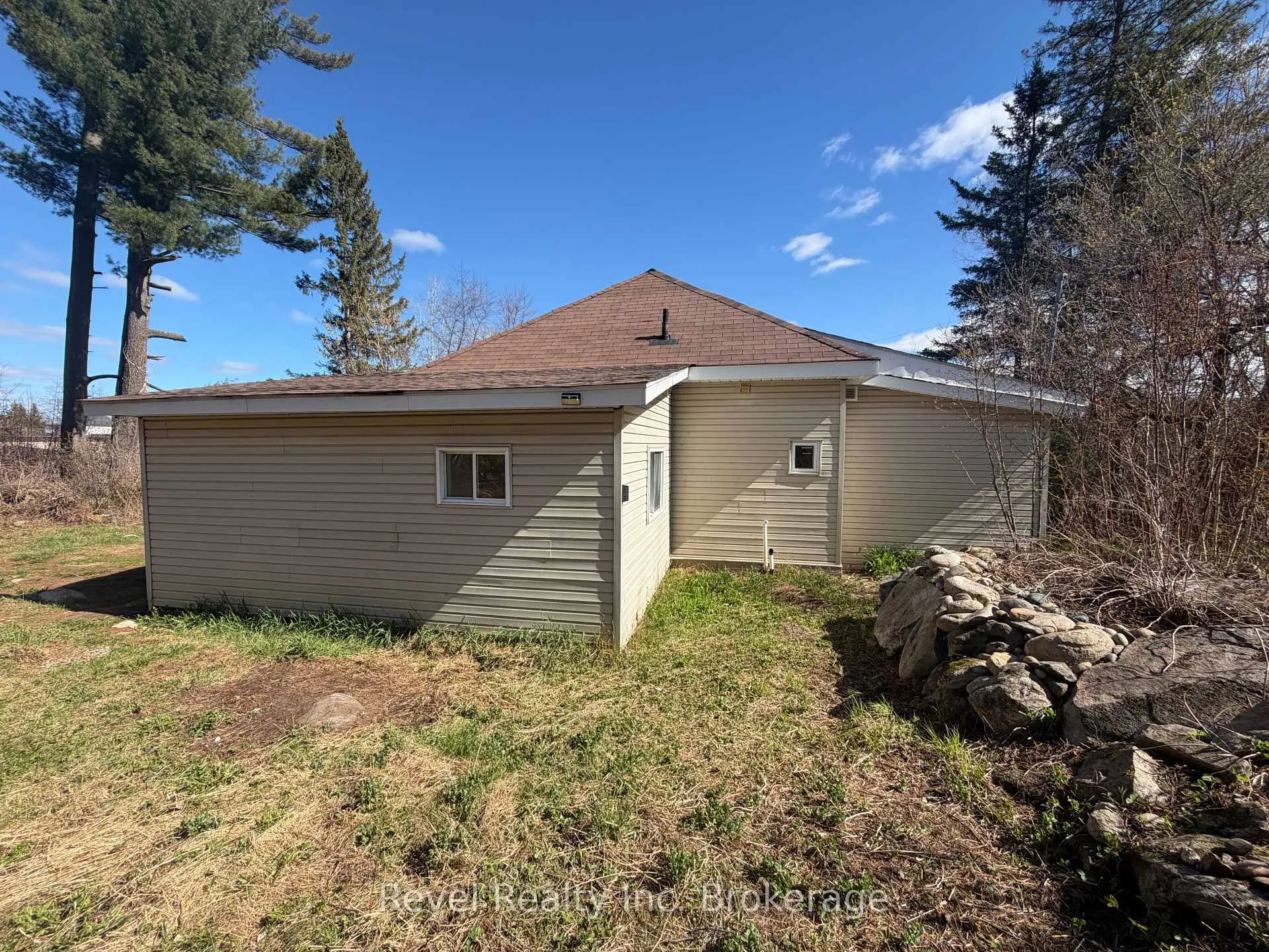 Photo 3 of 442 Pine Street, Mattawa — HOMEH