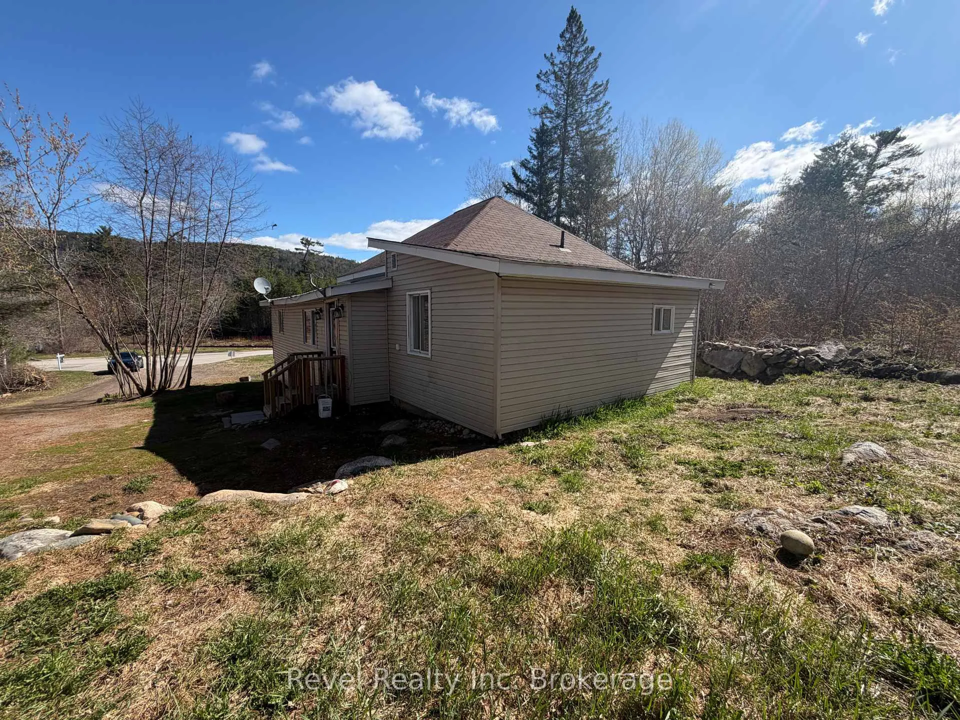 Photo 5 of 442 Pine Street, Mattawa — HOMEH