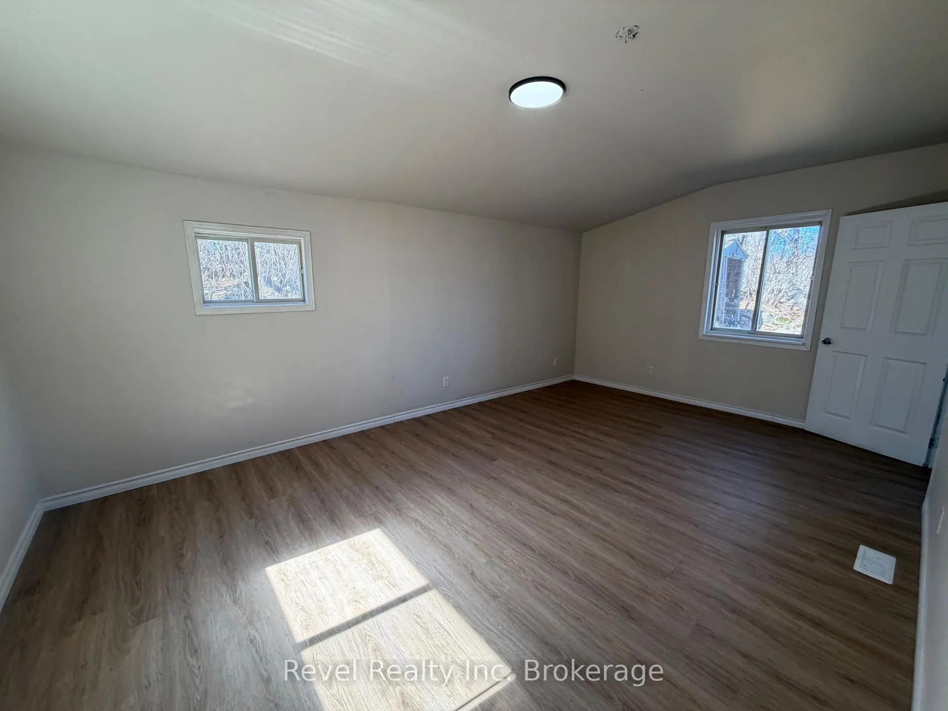 Photo 10 of 442 Pine Street, Mattawa — HOMEH