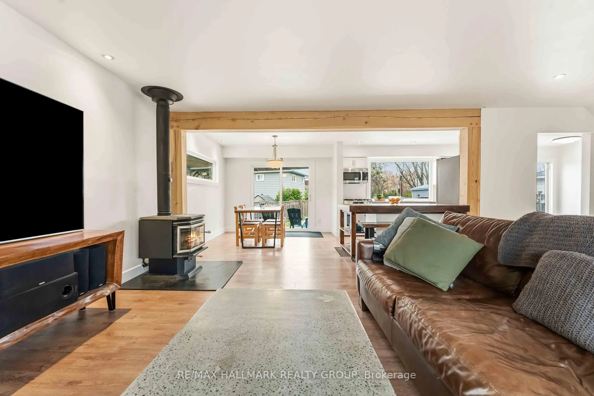 Photo 8 of 6321 Lumberman Way, Ottawa, Convent Glen South — HOMEH