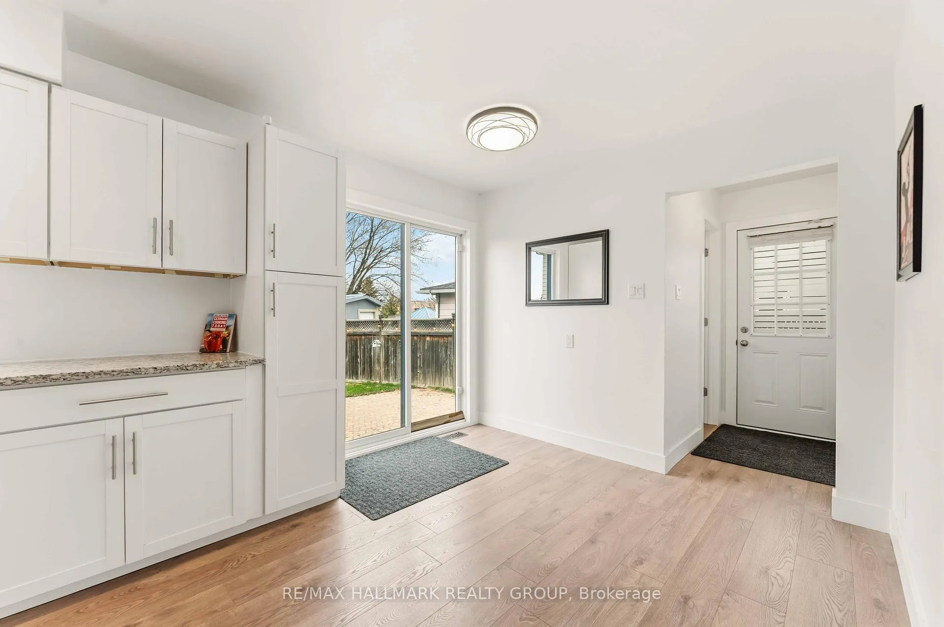 Photo 12 of 6321 Lumberman Way, Ottawa, Convent Glen South — HOMEH