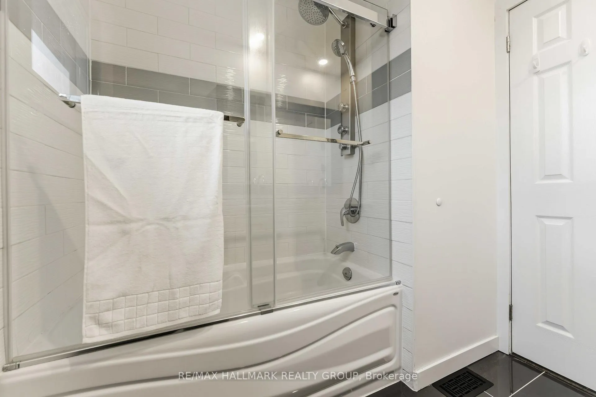 Photo 20 of 6321 Lumberman Way, Ottawa, Convent Glen South — HOMEH