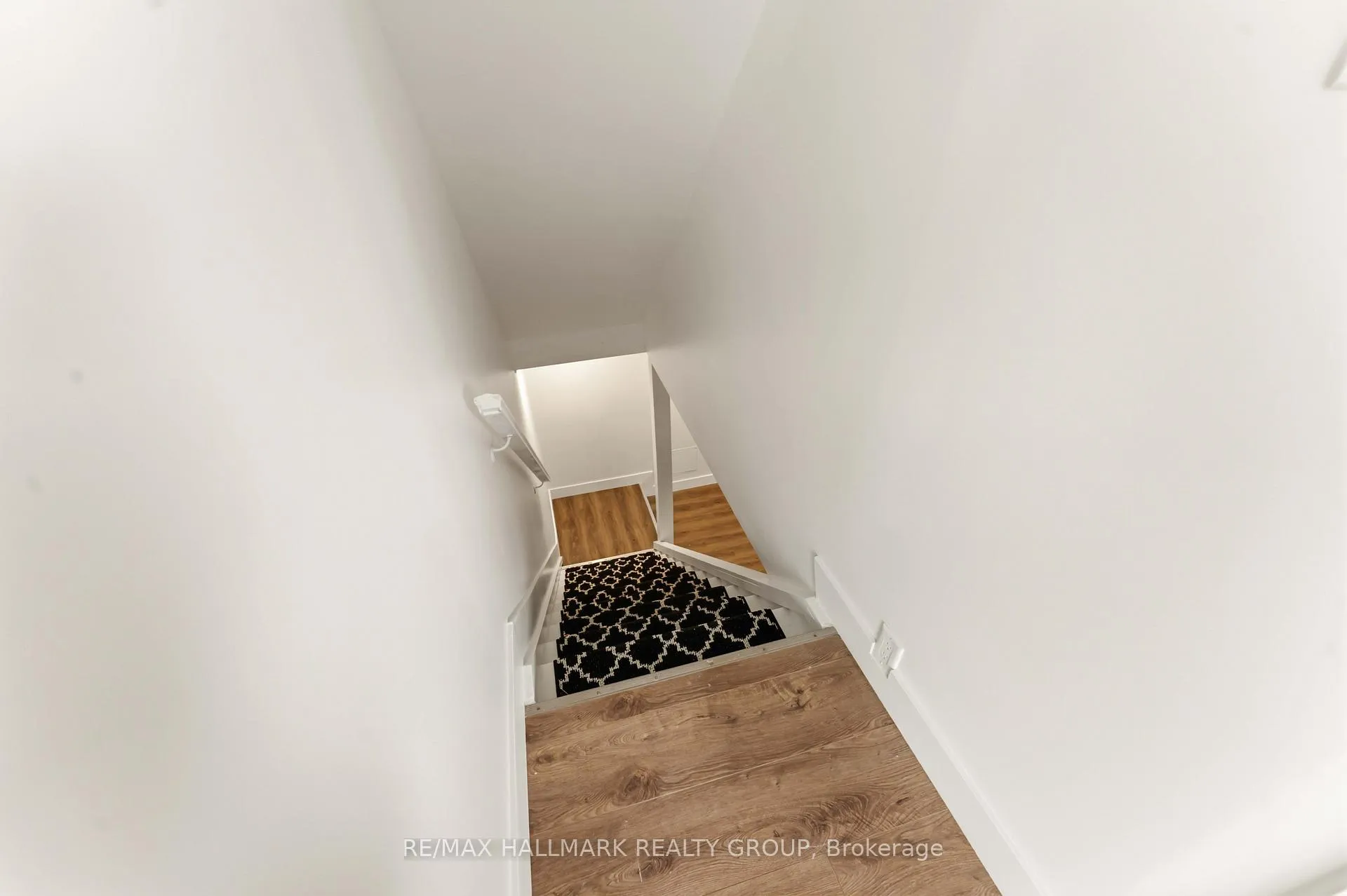 Photo 24 of 6321 Lumberman Way, Ottawa, Convent Glen South — HOMEH