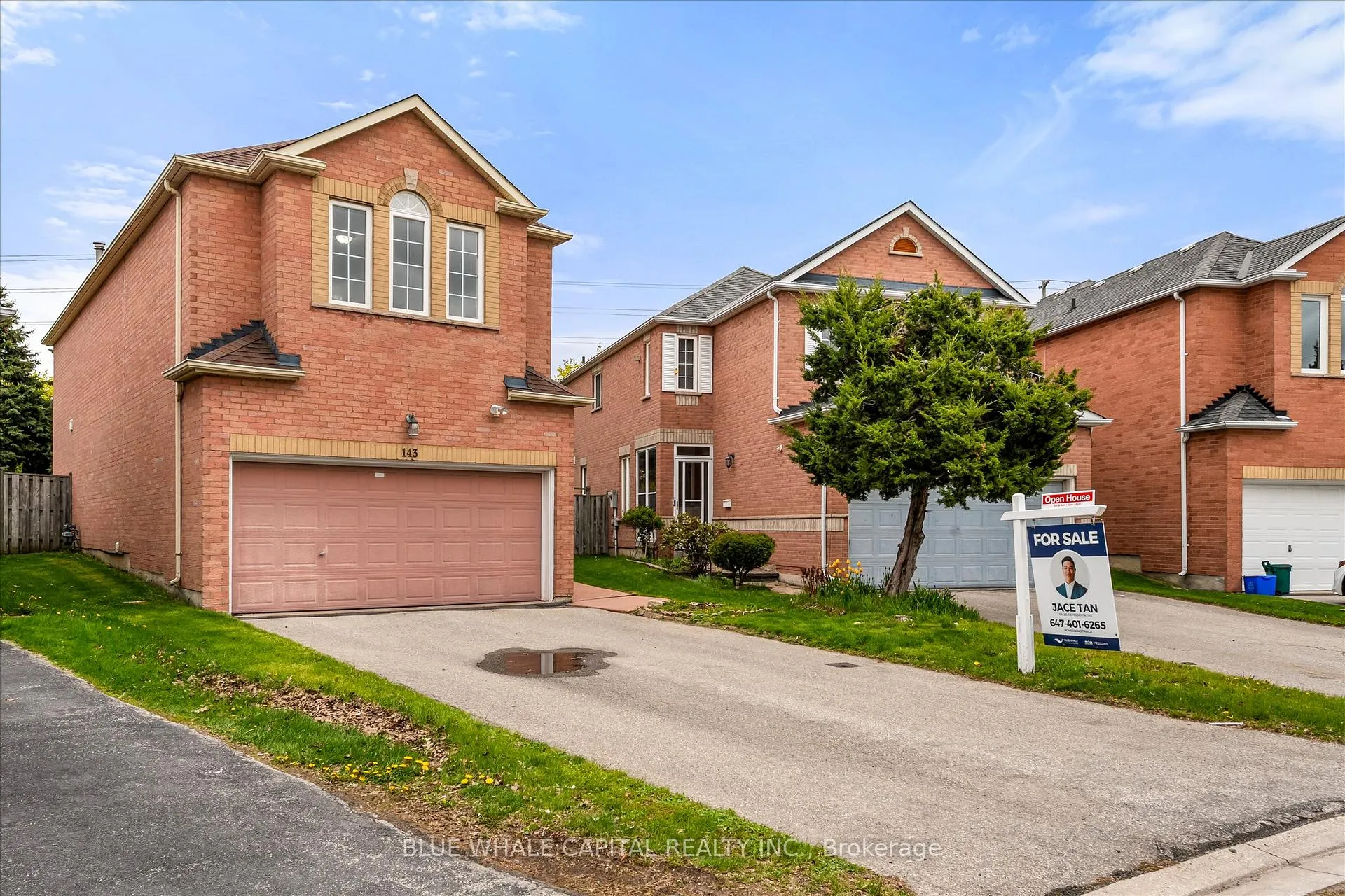 Photo 2 of 143 Hertford Crescent, Markham, Milliken Mills East — HOMEH